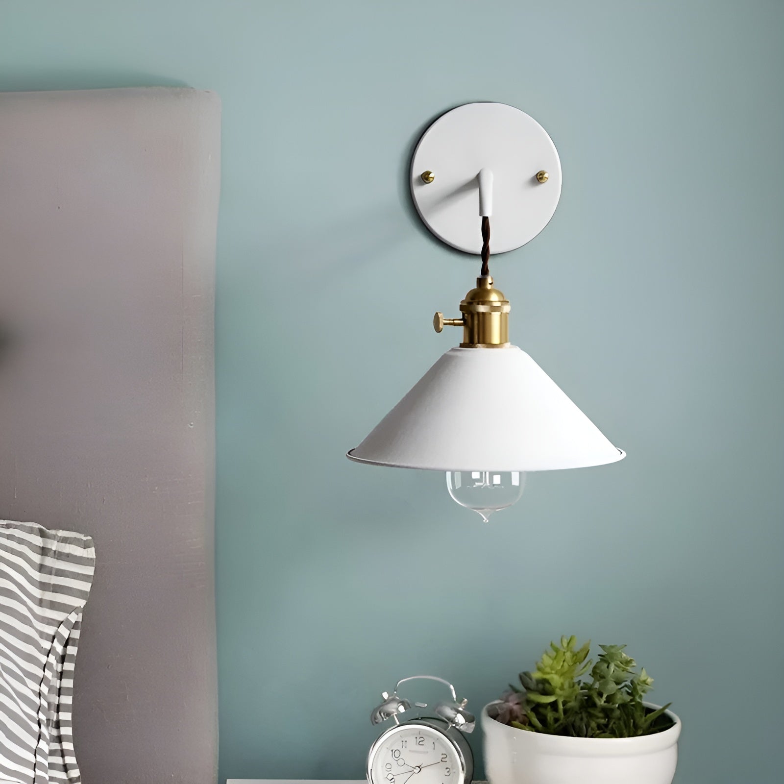 Vintage Wandleuchte aus Metall – Retro Design für Wohnzimmer & Flur