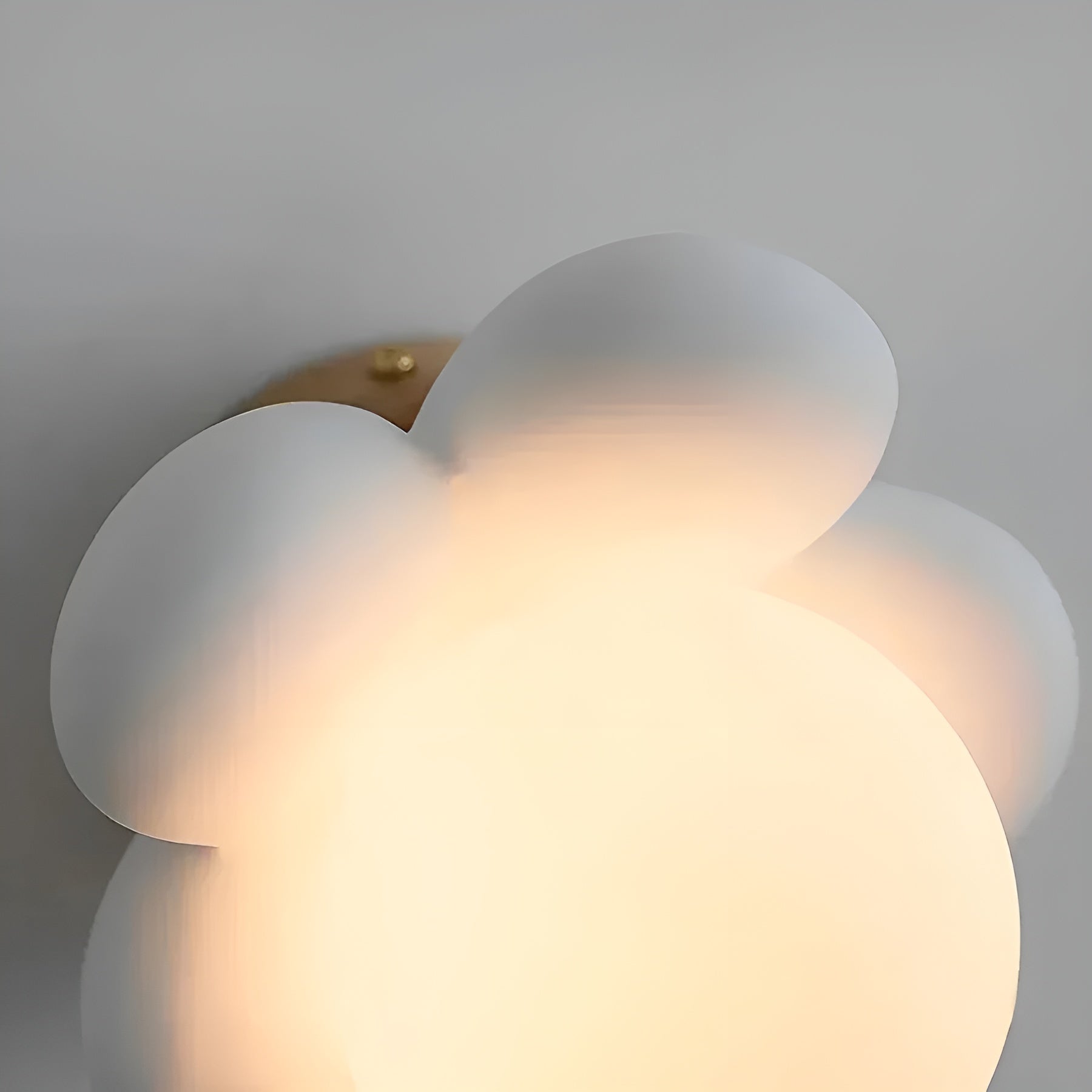 Blütenform -Wandleuchte in Creme – Dekorativ & Warmes Licht für Wohnzimmer oder Schlafzimmer