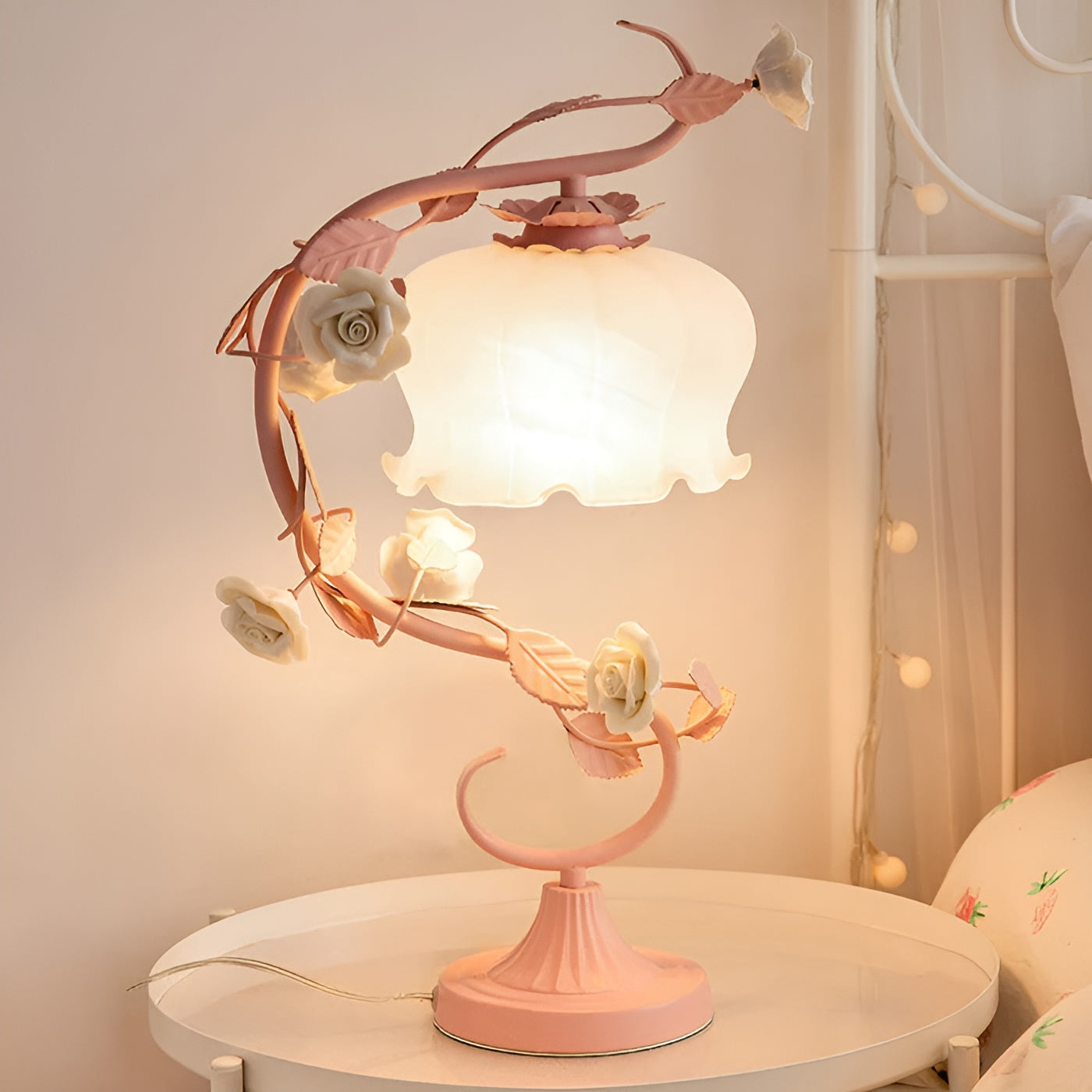 Rosenlampe mit Glashaube – Romantische Deko und Stimmungslicht für Zuhause