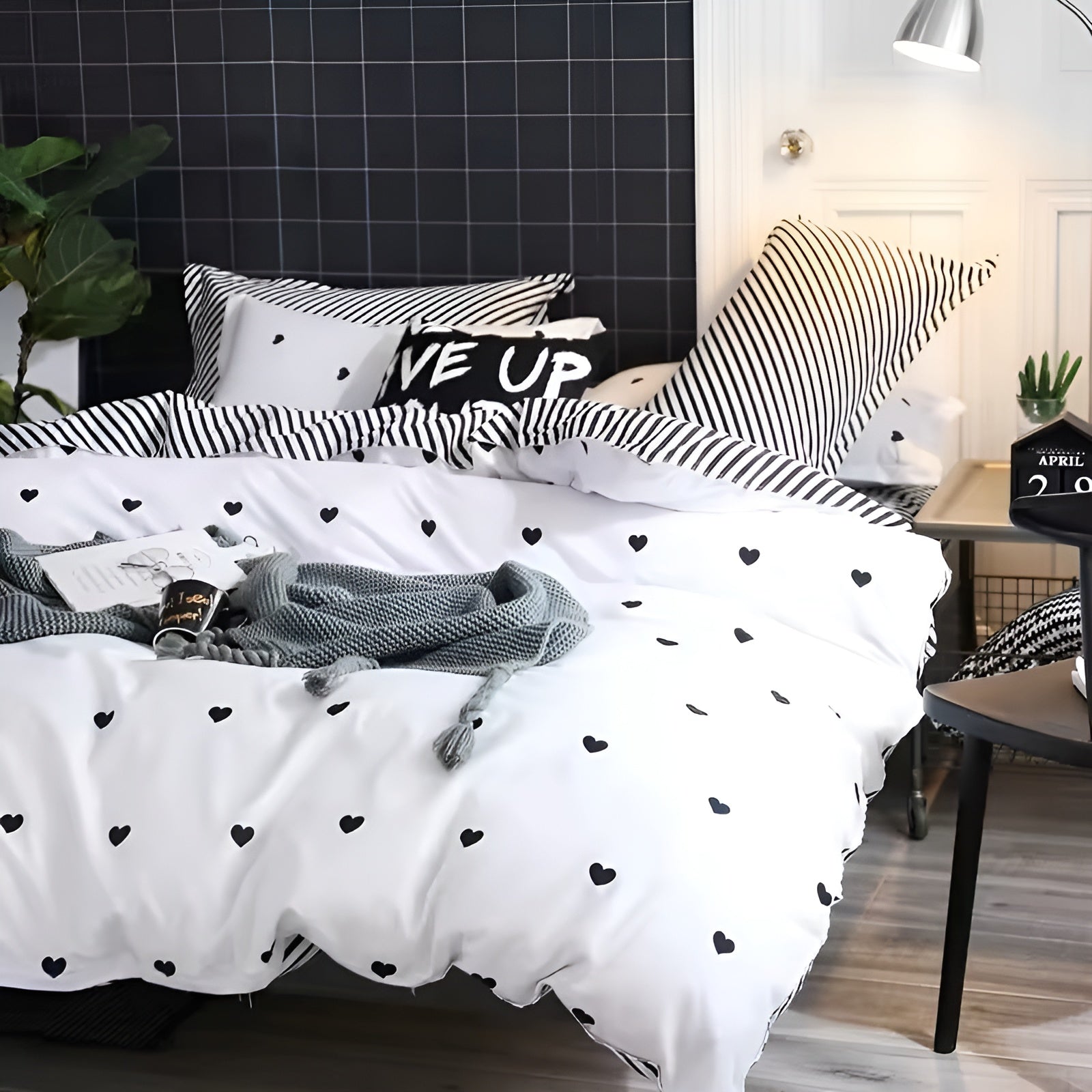CozyHearts Bettbezug - Gemütliches Bettwäsche-Set mit schwarzem Liebesprint