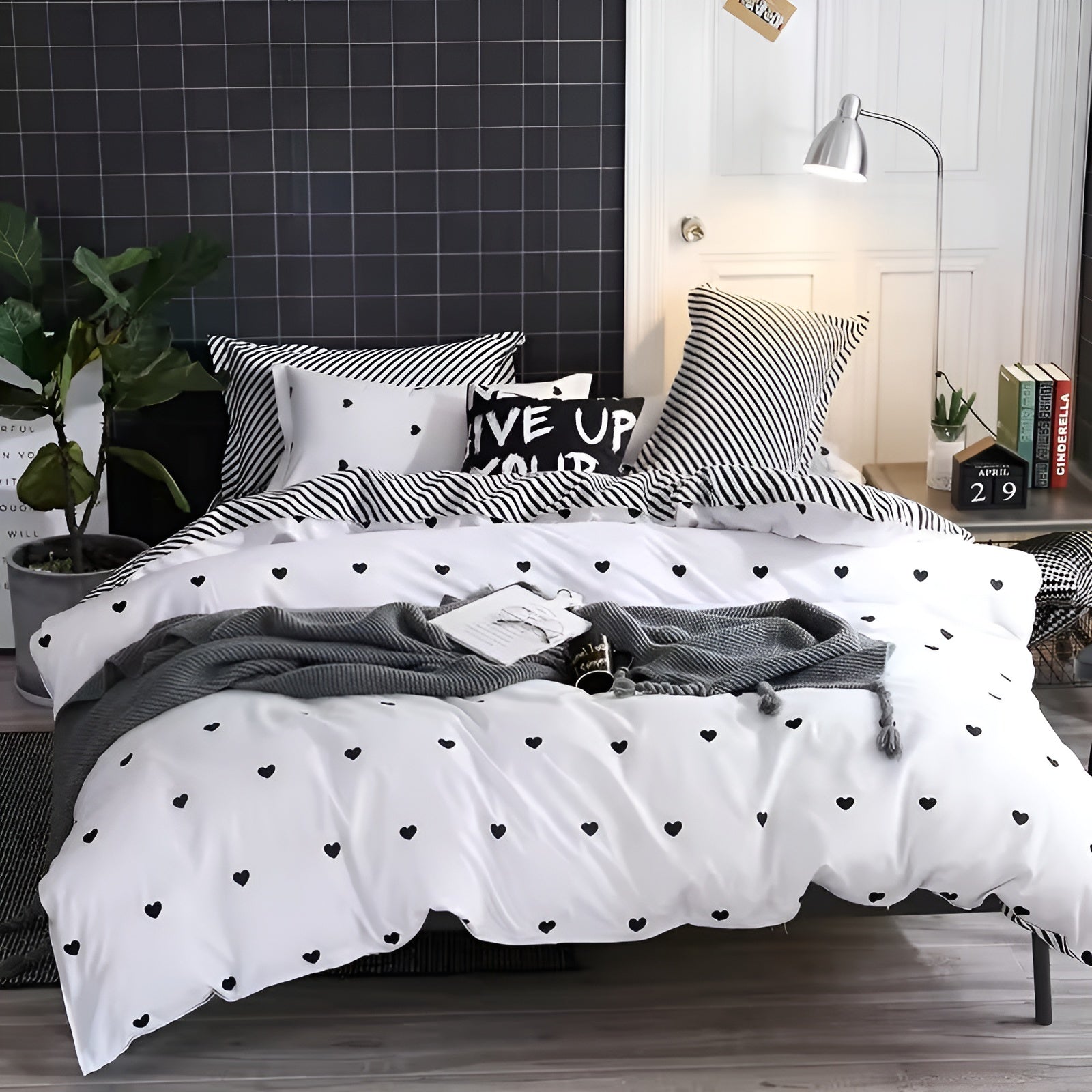 CozyHearts Bettbezug - Gemütliches Bettwäsche-Set mit schwarzem Liebesprint