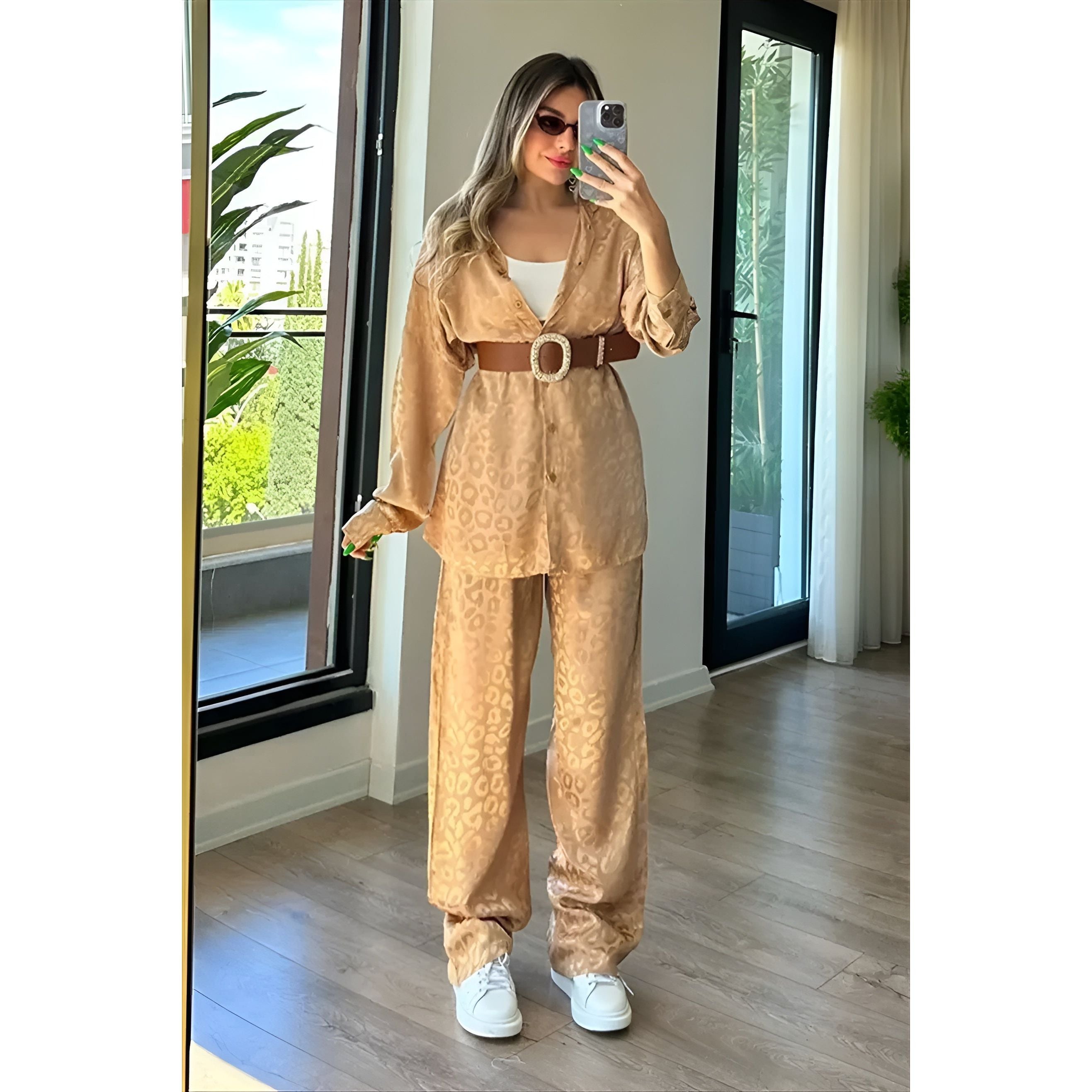 Amore Jumpsuit - Elegantes Satin Pyjama Set mit Leopardenmuster Elegare