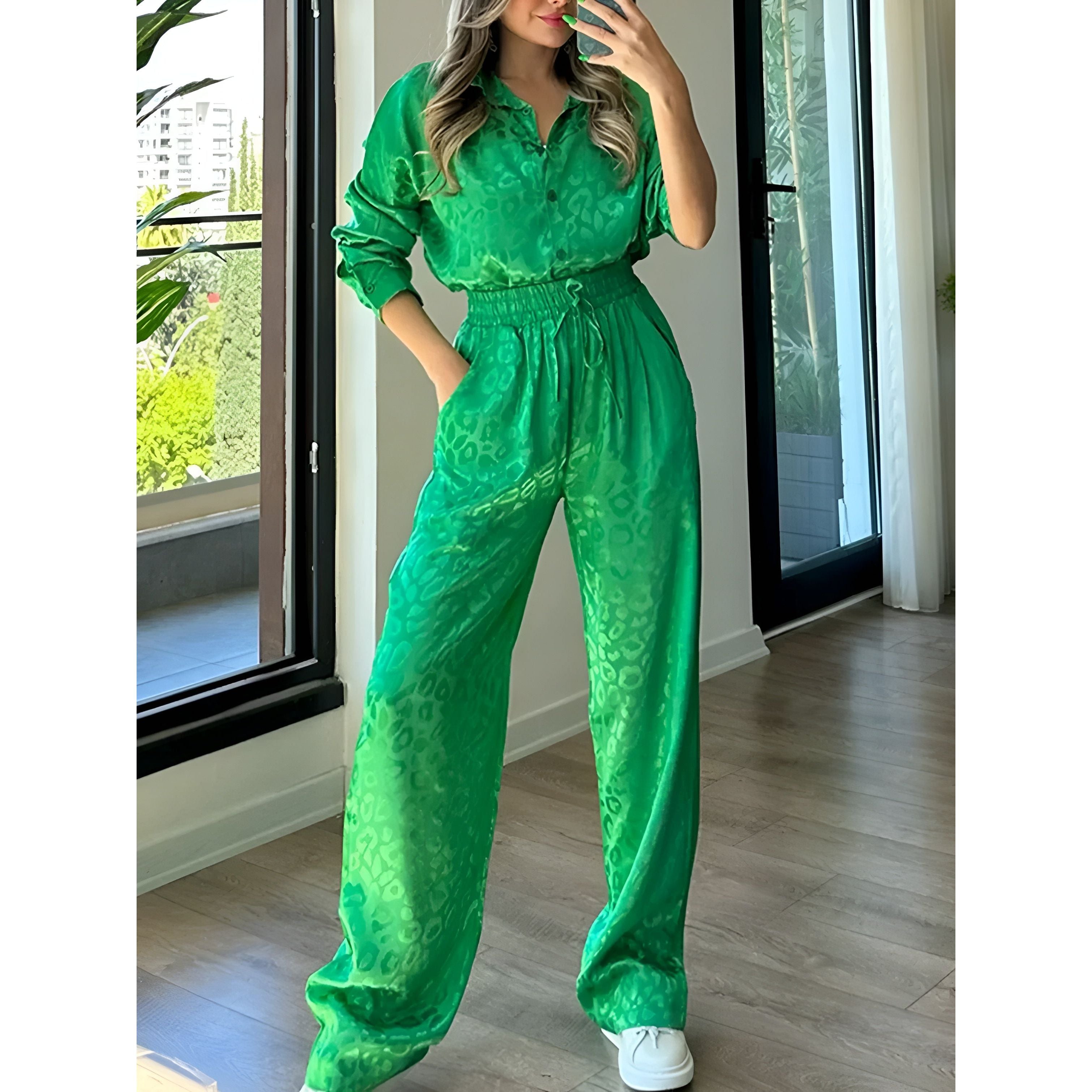 Amore Jumpsuit - Elegantes Satin Pyjama Set mit Leopardenmuster Elegare