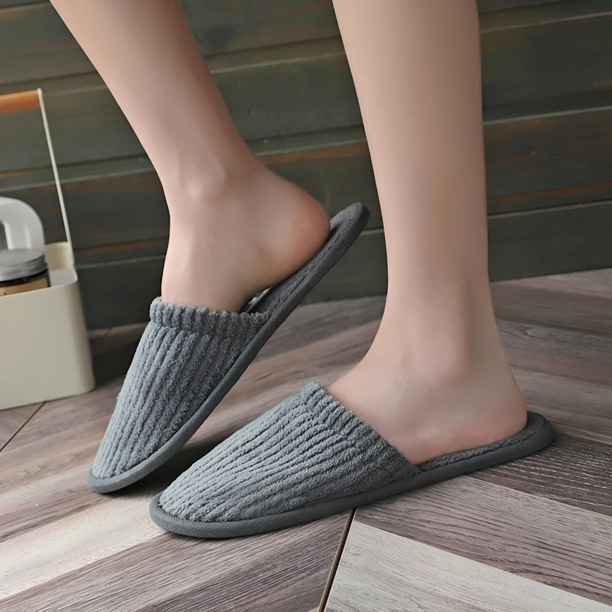 SoftStride Slippers - Lässige Geschlossene Zehen Hausschuhe Elegare