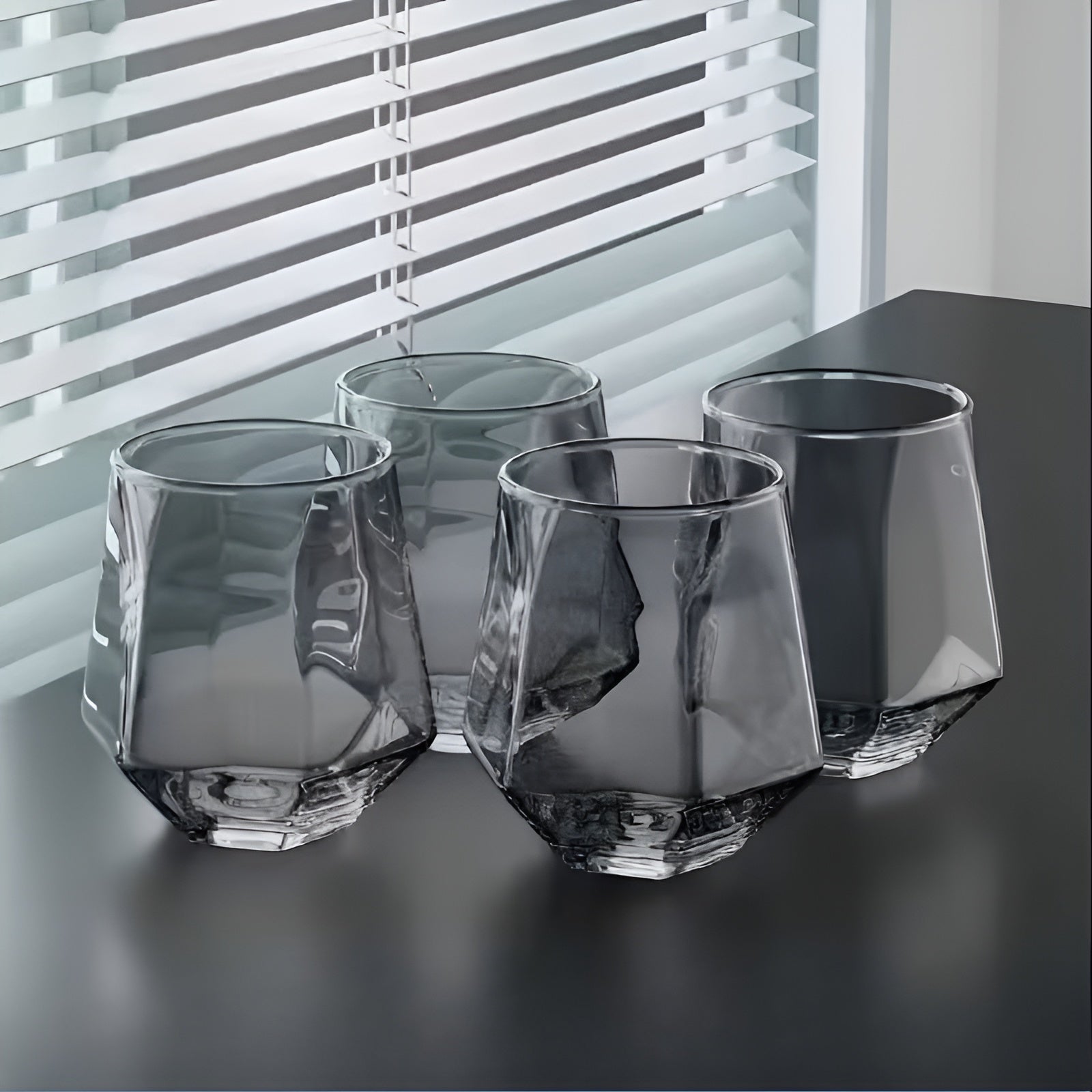 Glasbecher Im Transparenten Design 4er-set – Stilvolles Und Dekoratives Design | 300 Ml Glasbecher Für Wasser Saft