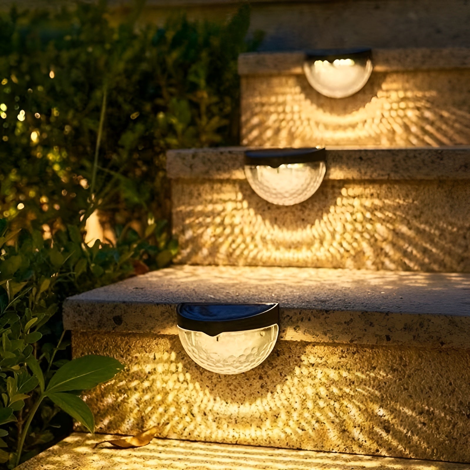 Solar Zaunleuchte mit 6 LEDs – Dekorative Außenbeleuchtung mit Lichtspiel | Wetterfest für Garten Treppe und Terrasse