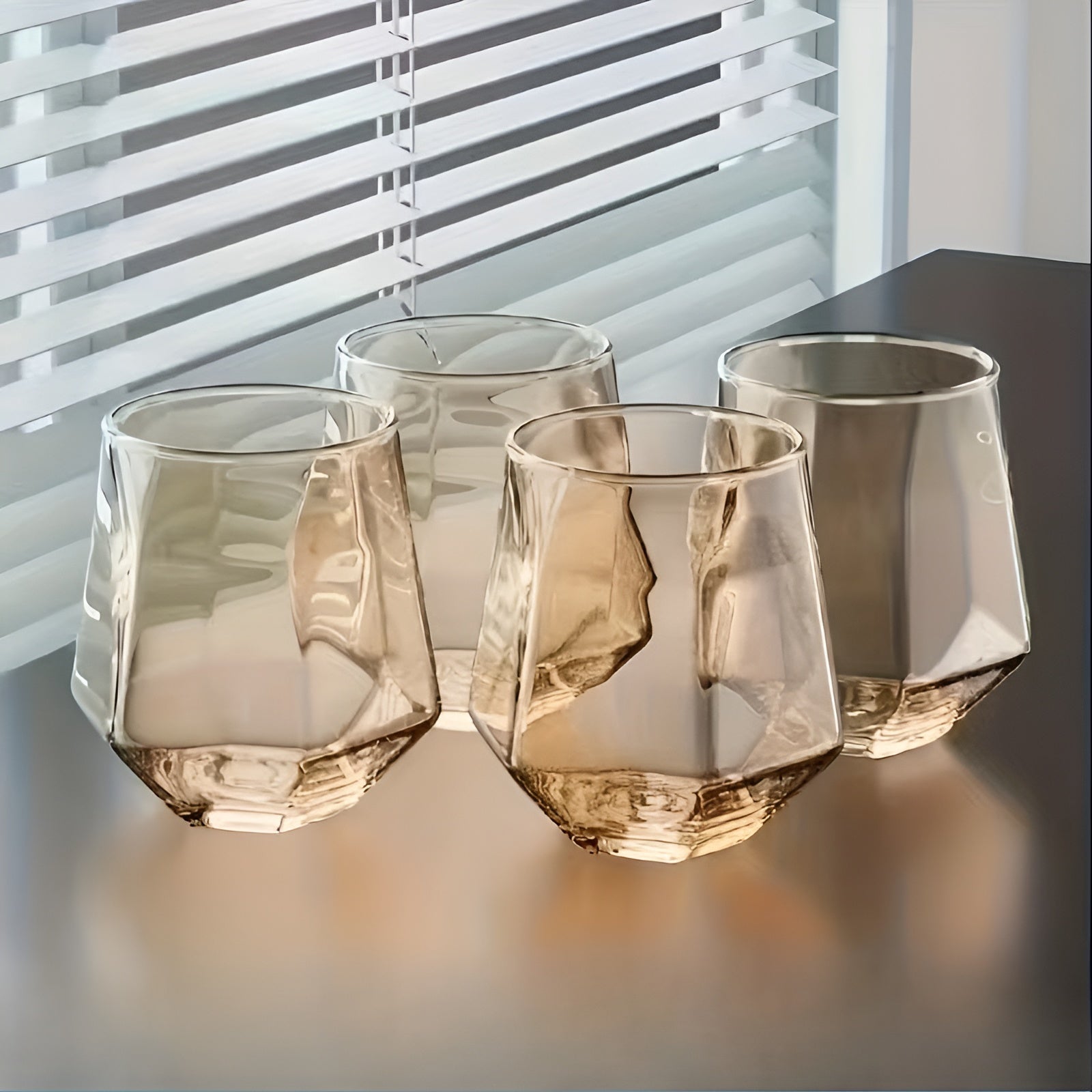 Glasbecher Im Transparenten Design 4er-set – Stilvolles Und Dekoratives Design | 300 Ml Glasbecher Für Wasser Saft