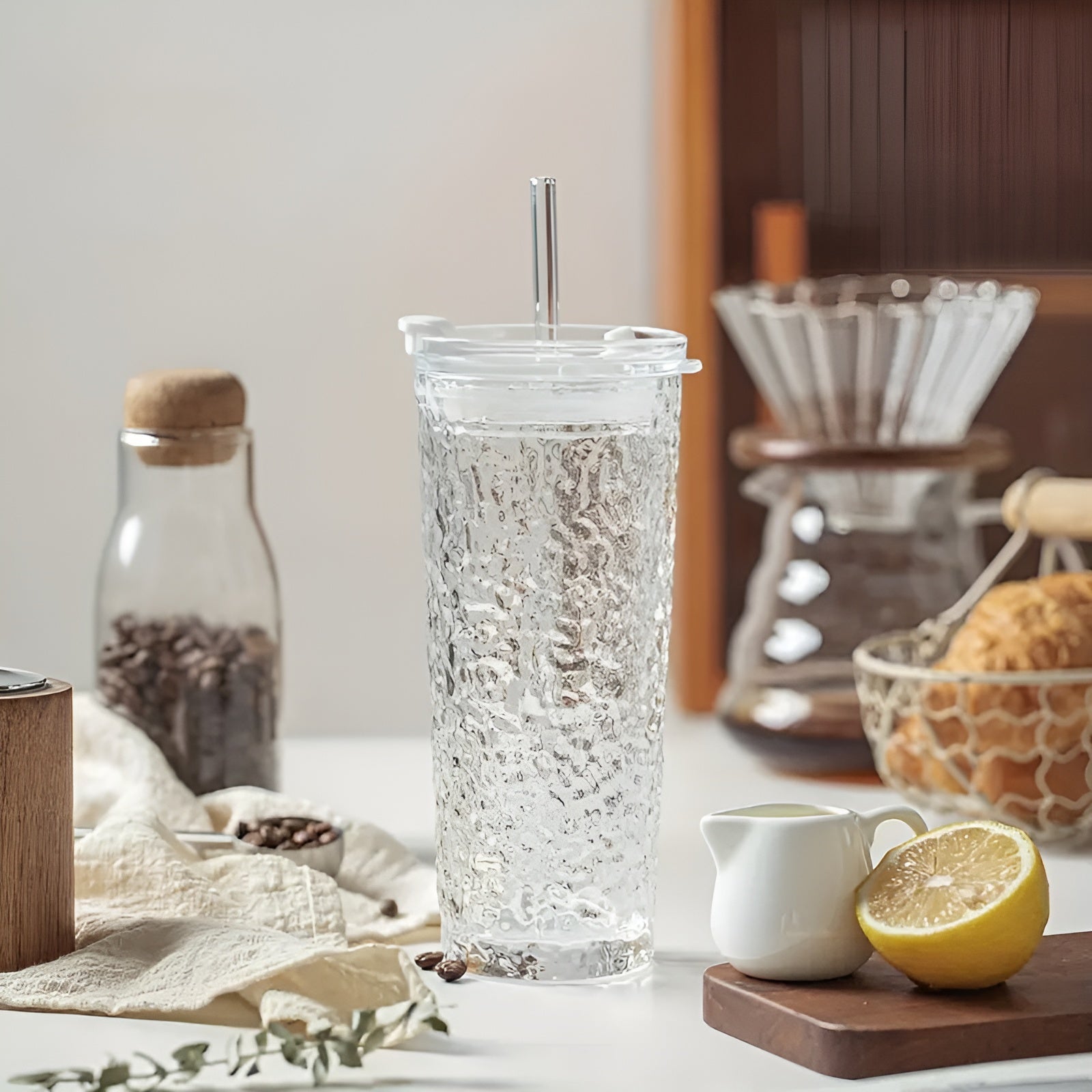 Trinkgläser mit Deckel & Strohhalm – Modernes 2er-Set aus Glas | Wiederverwendbar & Rutschfest, Ideal für Kaffee, Tee & Kaltgetränke
