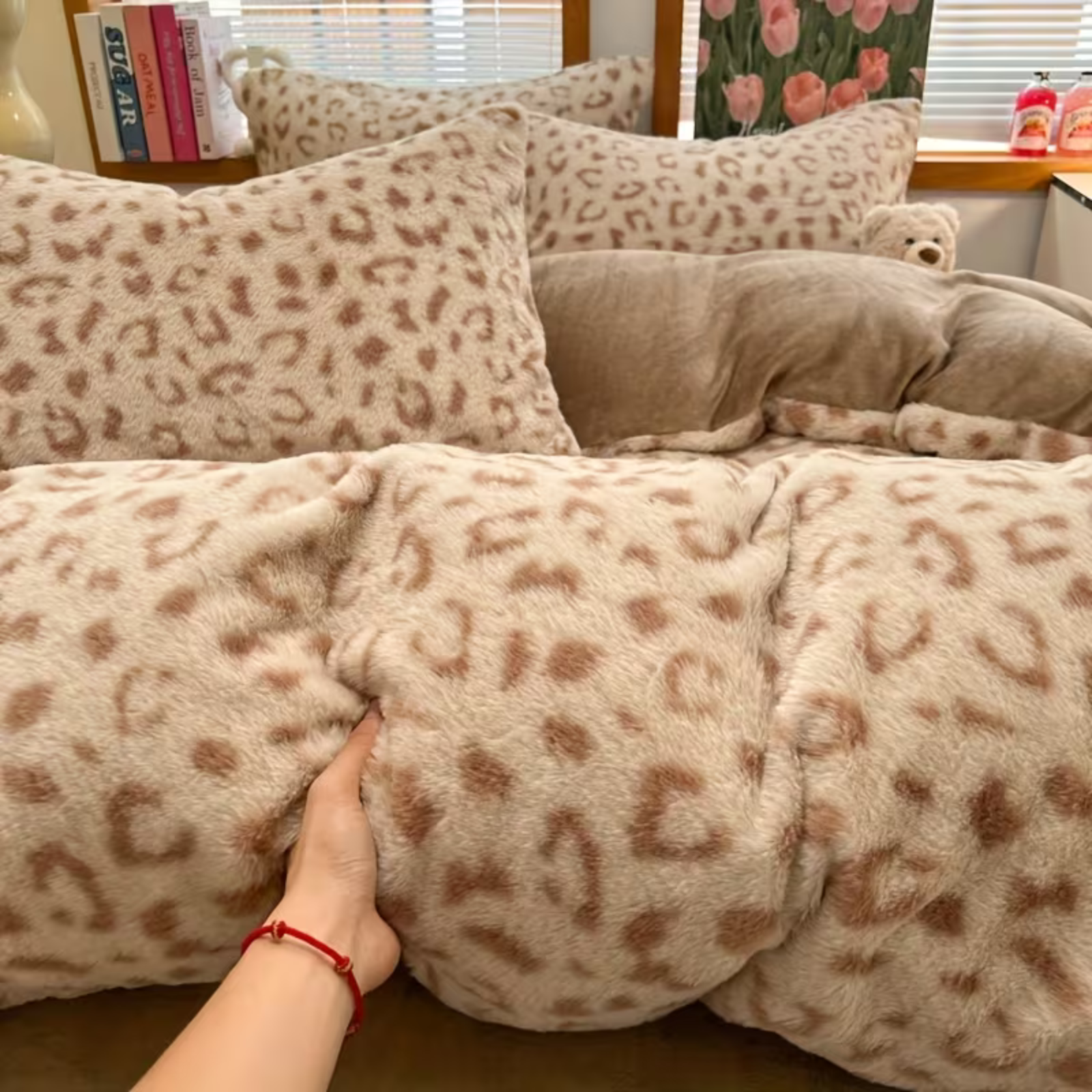Bettwäsche-Set aus Kunstkaninchenfell (4-teilig) – Extra weich & warm | Kuschelig mit Leopardenpfoten-Design