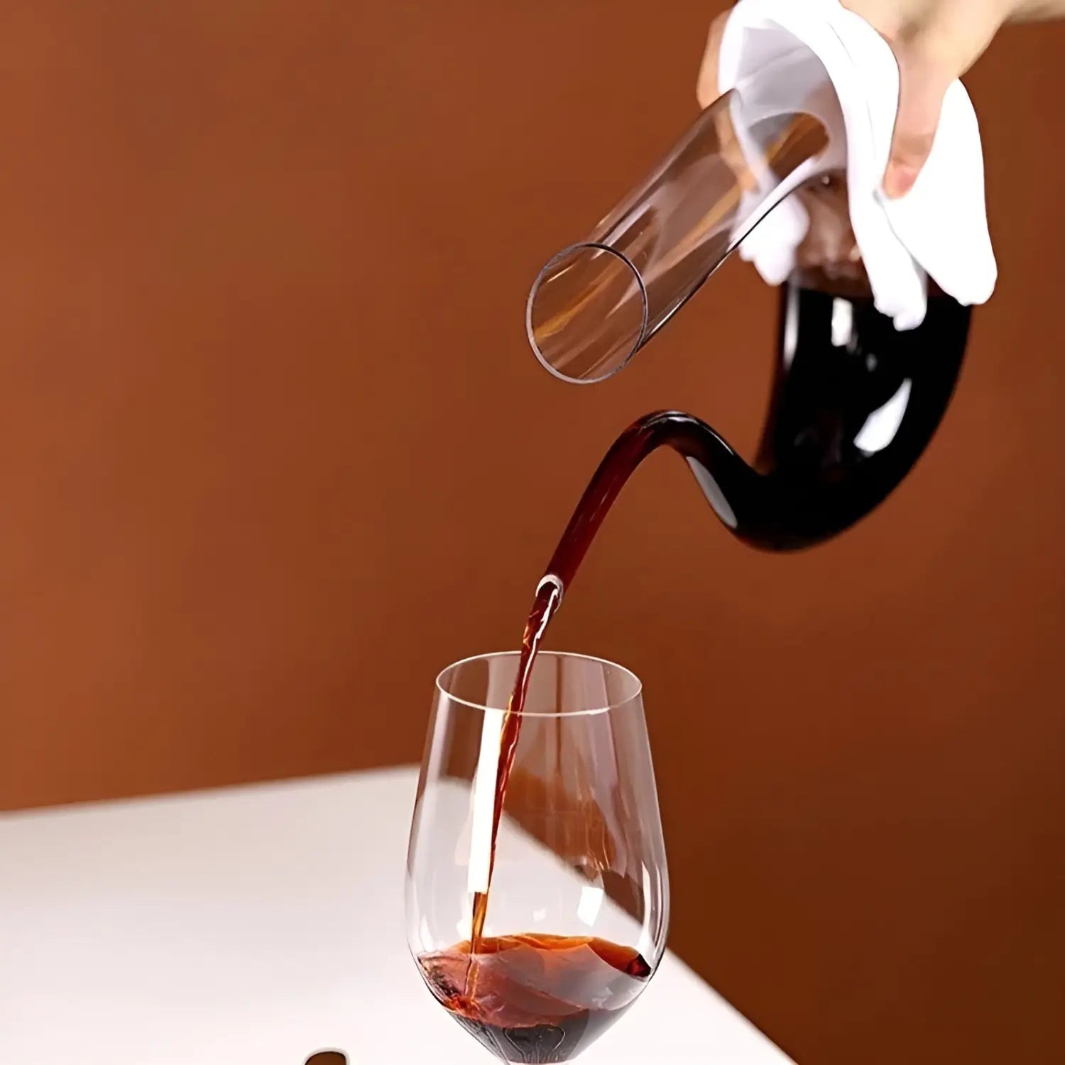Weindekanter mit Belüfter - Mundgeblasen & Stilvoll - 1500 ml für Bar & Zuhause - Bleifreies Glas