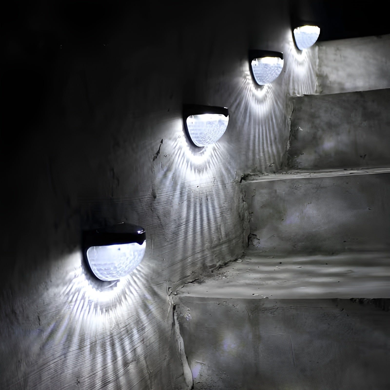 Solar Zaunleuchte mit 6 LEDs – Dekorative Außenbeleuchtung mit Lichtspiel | Wetterfest für Garten Treppe und Terrasse