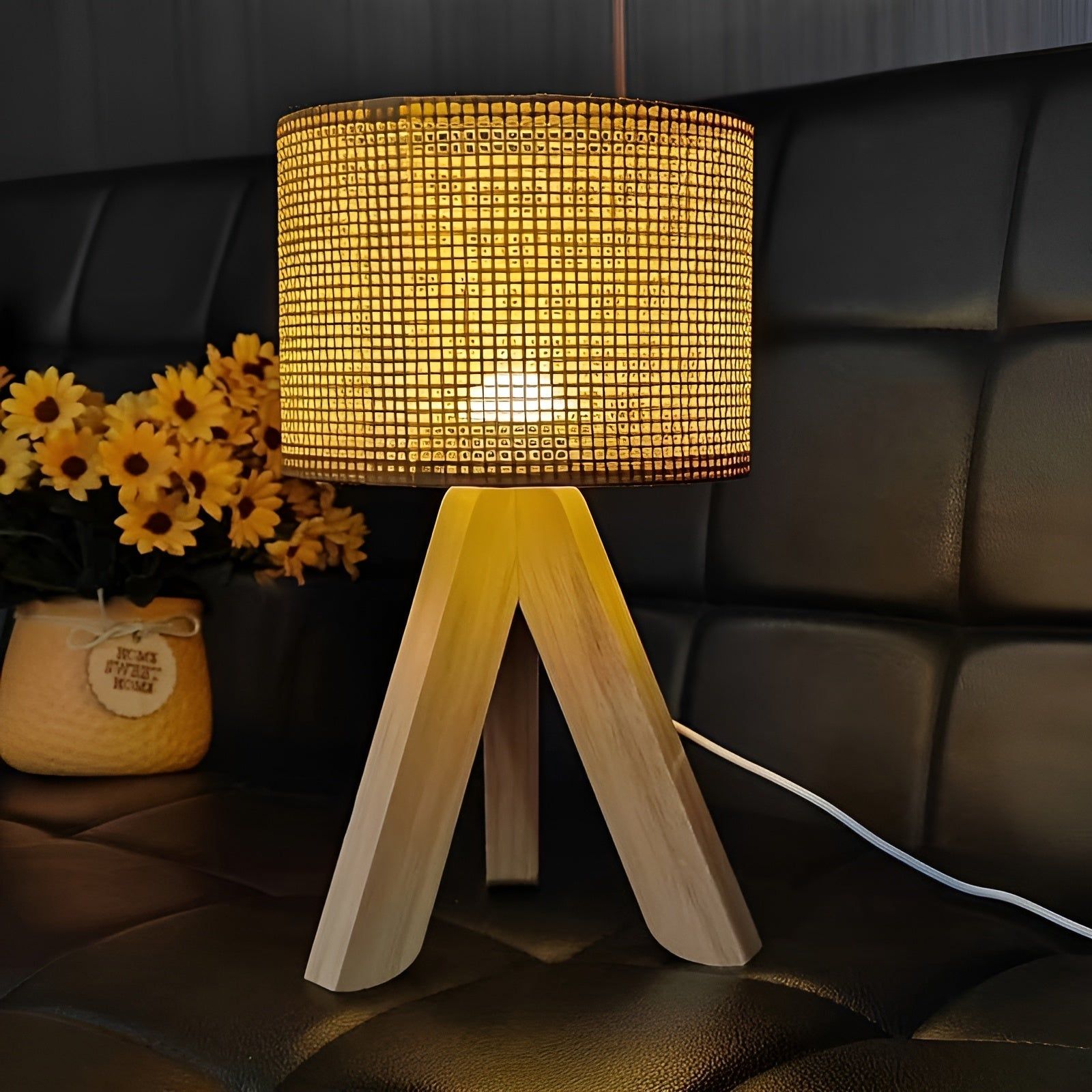 WovenWood Lampe - Handgefertigte USB-Betriebene Tischlampe mit Rattan-Stativ Elegare