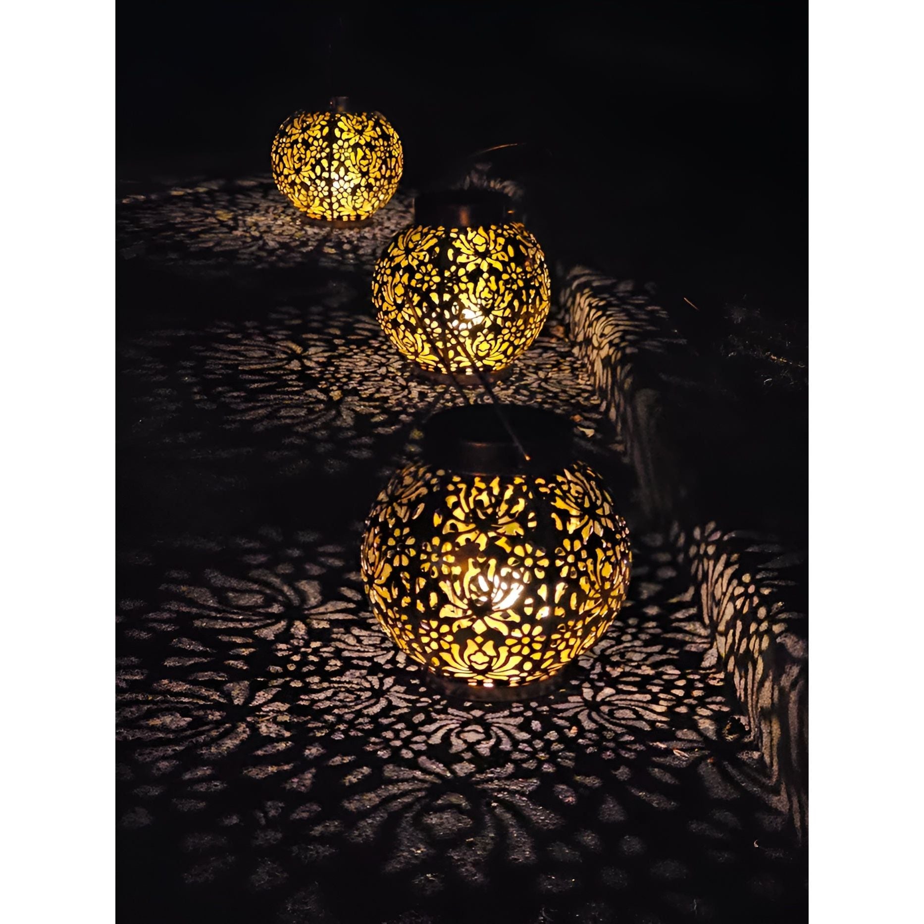 Hollow Elegance - Wasserdichte LED Solar Garten Pendelleuchte - Elegare