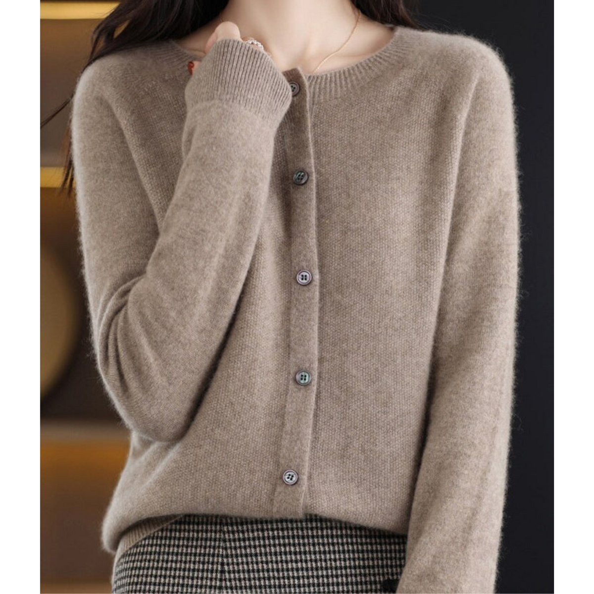 Damen Strickpullover in Lila – Ganzkörperansicht