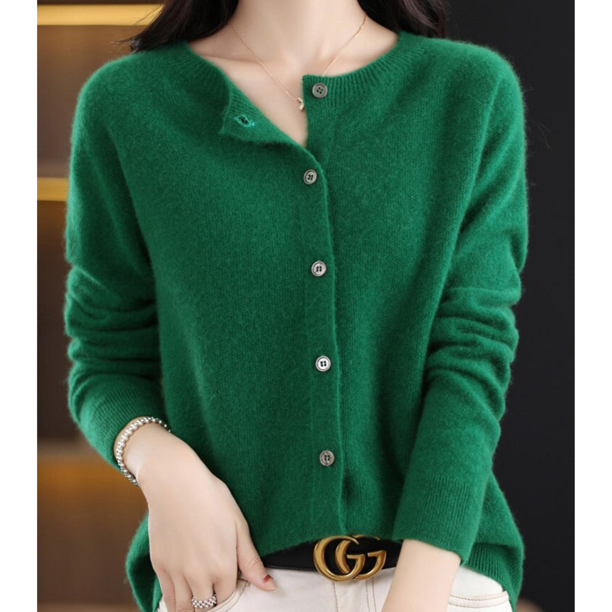 Damen Strickpullover in Schwarz – Ganzkörperansicht