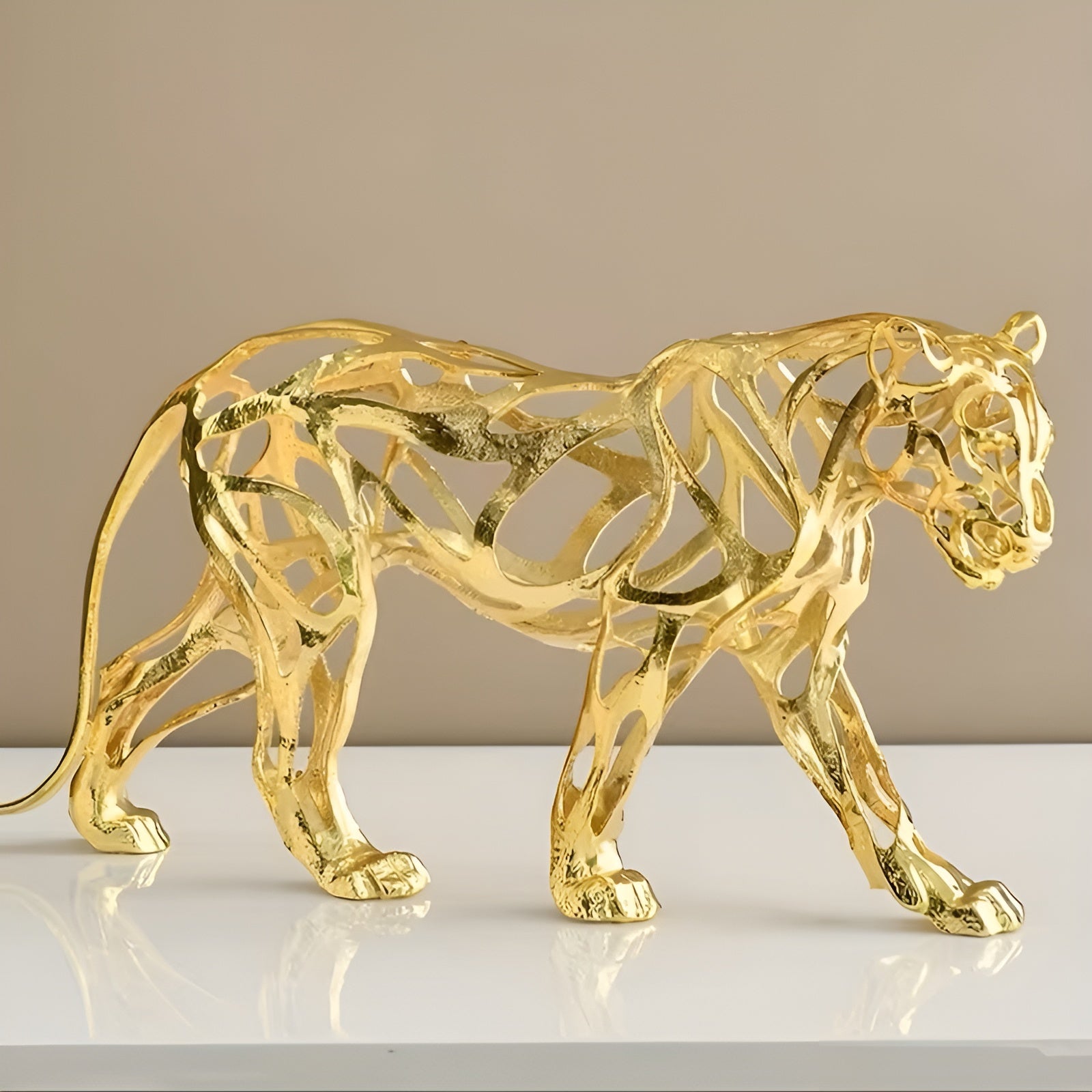 Goldene Leopard Skulptur aus Metall – Elegante & Dekorative Wohnraum-Deko | Luxuriöser Blickfang für Wohnzimmer - Gold