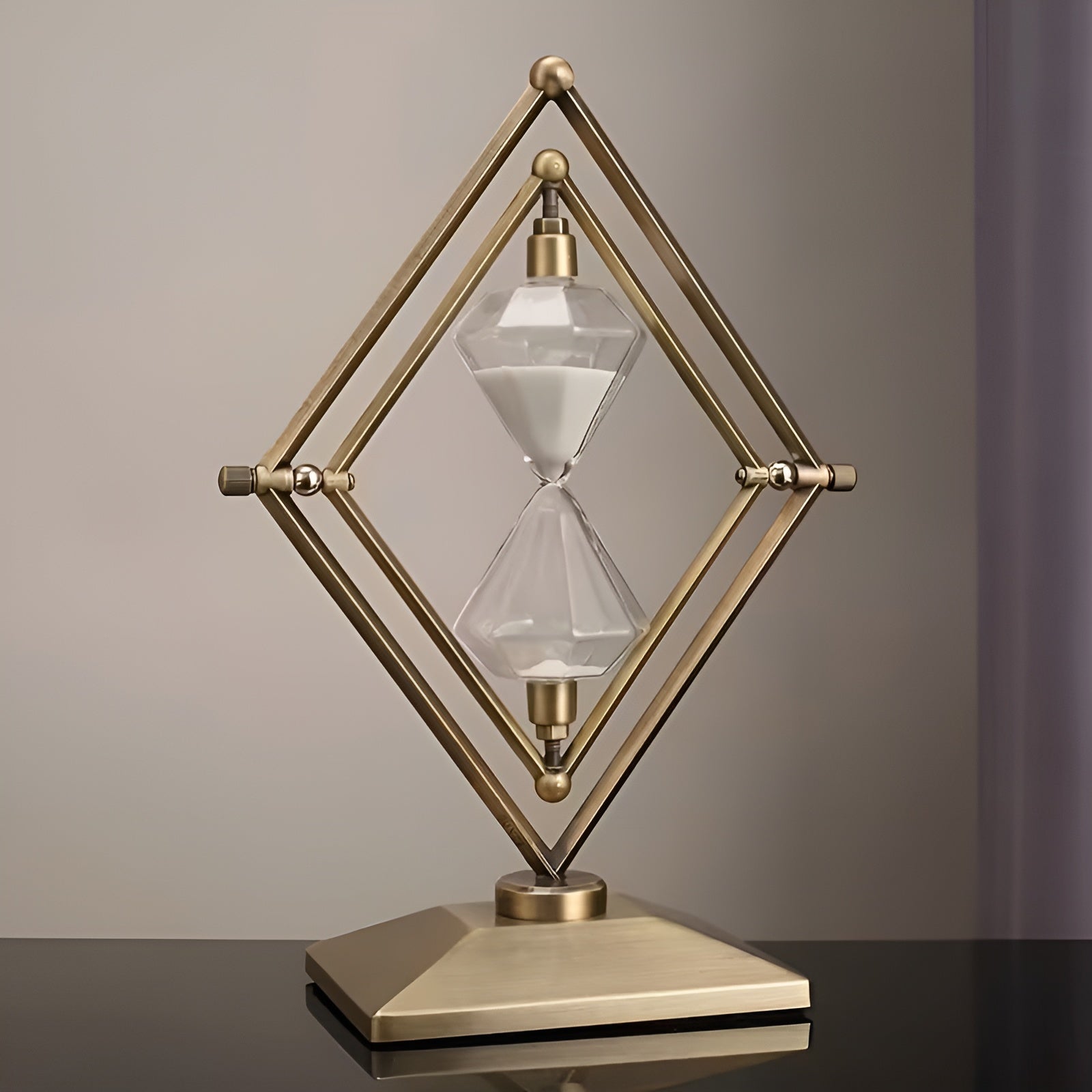 Sanduhr mit geometrischem Metallrahmen – Dekorativ und Entspannend | Mit weißem Sand als Meditationstimer