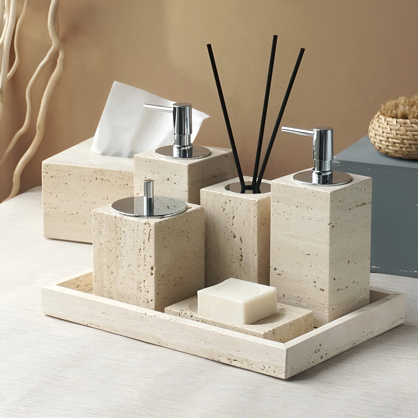 Badezimmer-Set aus Travertin – Edle Accessoires aus Naturstein | Seifenspender Seifenschale Diffusor & Ablage