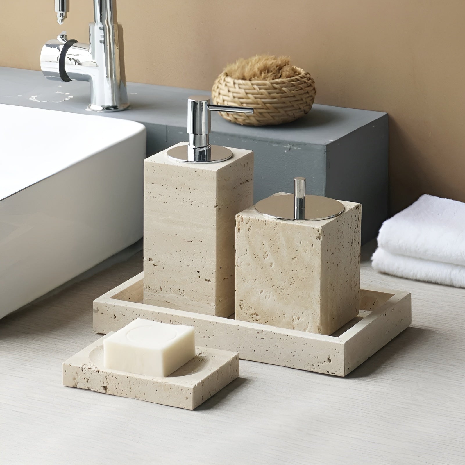 Badezimmer-Set aus Travertin – Edle Accessoires aus Naturstein | Seifenspender Seifenschale Diffusor & Ablage