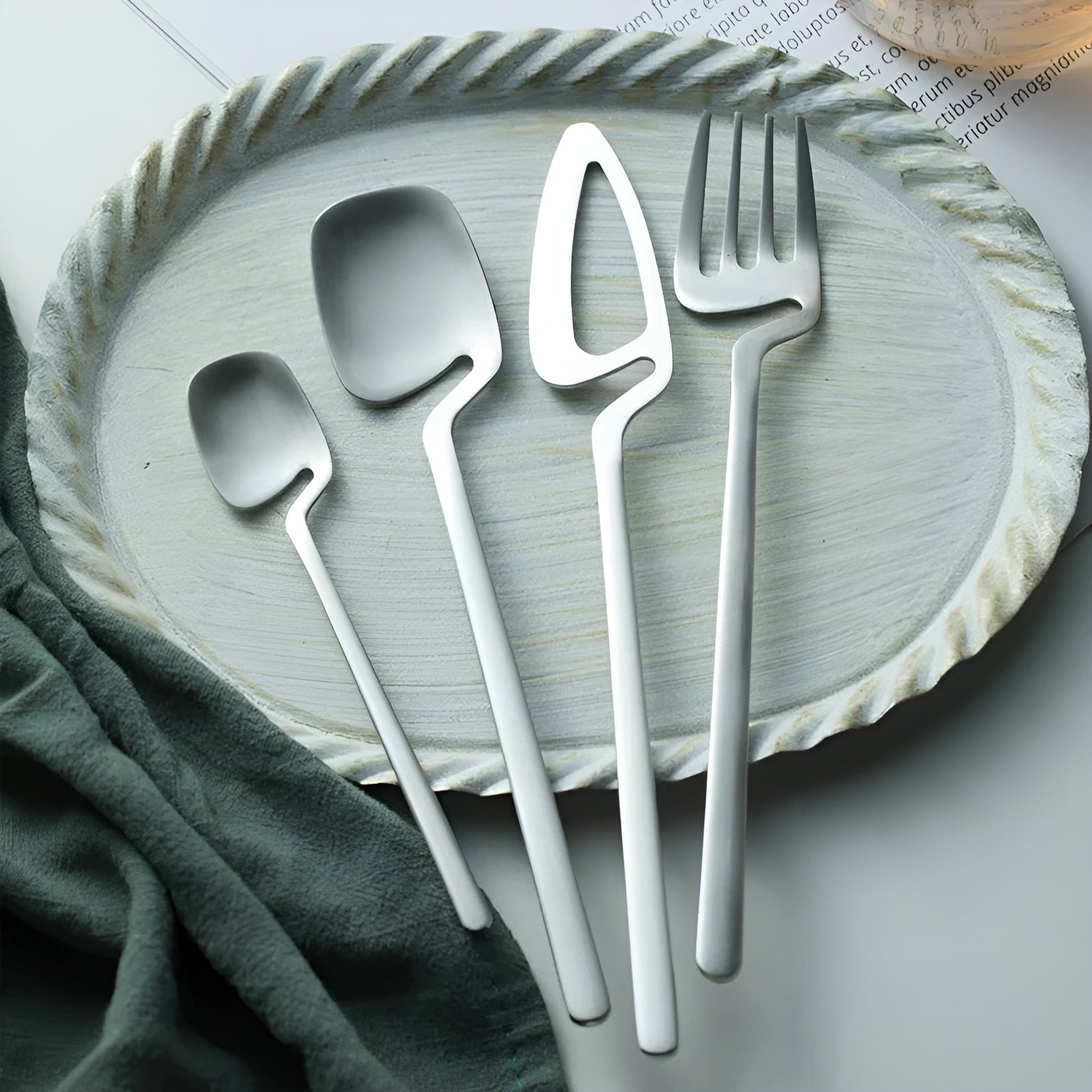 Besteckset – Elegantes und Hochwertiges Design | Perfekt für Alltag und Gäste - 4 Stück / Silber - Besteck-Set