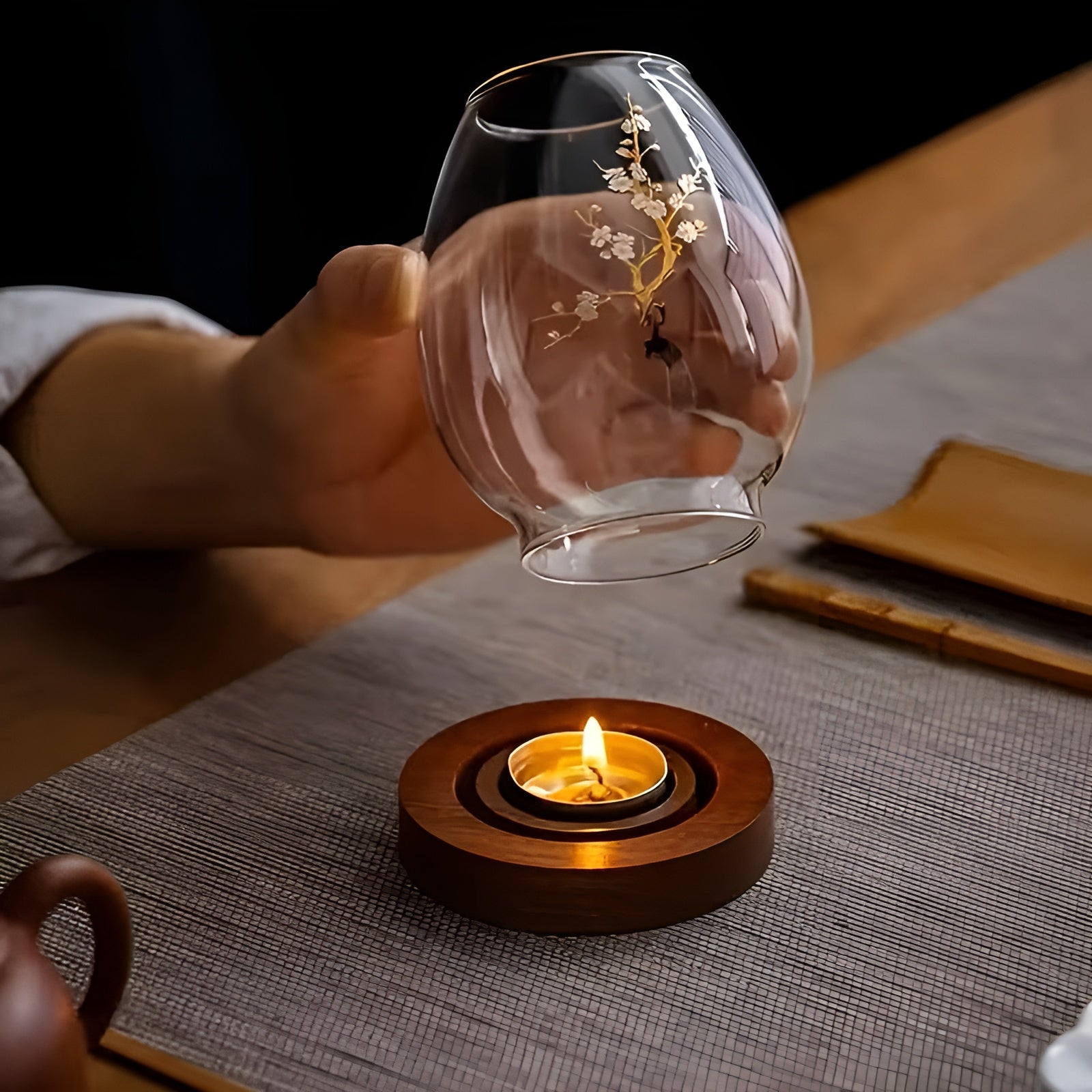 2er-Set Kerzenhalter aus Glas mit Holzsockel – Dekorativ im Retro-Zen-Stil | Perfekt für Wohnzimmer Tischdeko