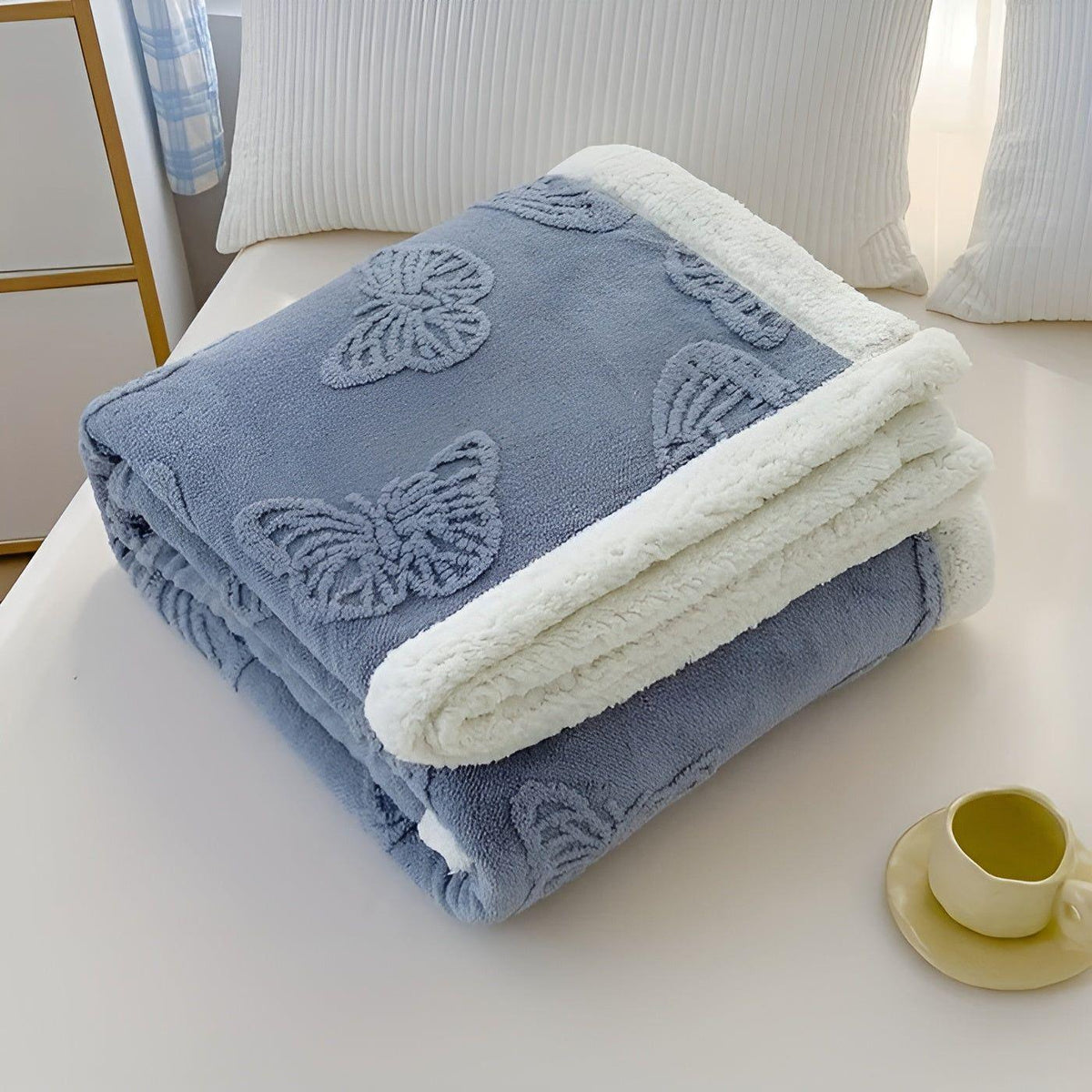 ButterflyDream Blanket - Stilvolle gestickte Schmetterlingsdecke aus warmem Fleece - Saisonale Dekoration