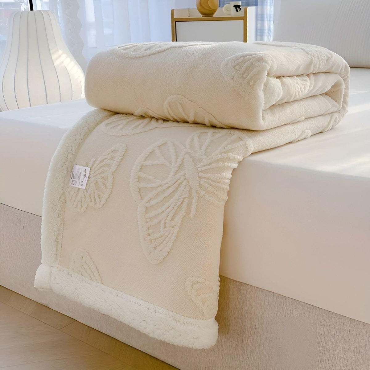 ButterflyDream Blanket - Stilvolle gestickte Schmetterlingsdecke aus warmem Fleece - Creme Weiß / 100*150cm - Saisonale