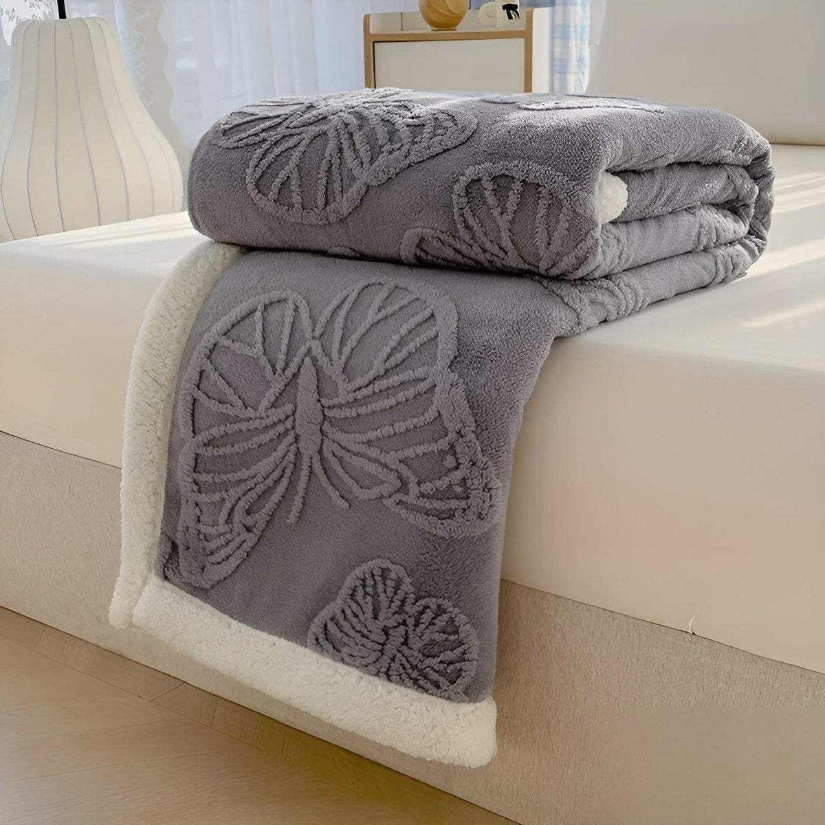 ButterflyDream Blanket - Stilvolle gestickte Schmetterlingsdecke aus warmem Fleece - Dunkelgrau / 100*150cm - Saisonale
