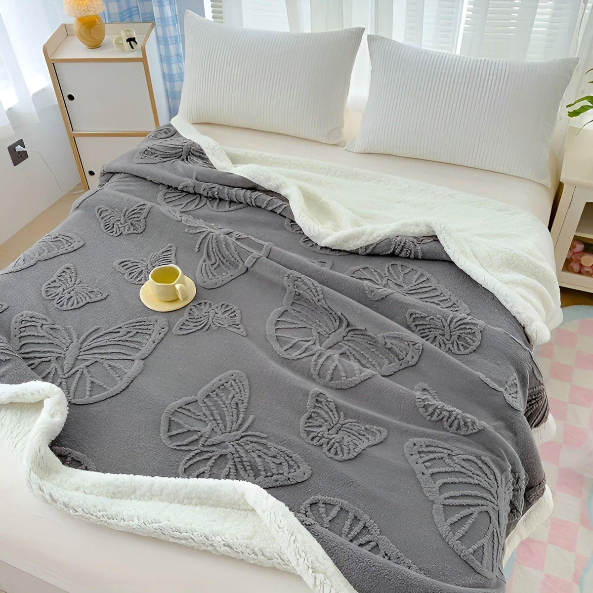 ButterflyDream Blanket - Stilvolle gestickte Schmetterlingsdecke aus warmem Fleece - Saisonale Dekoration