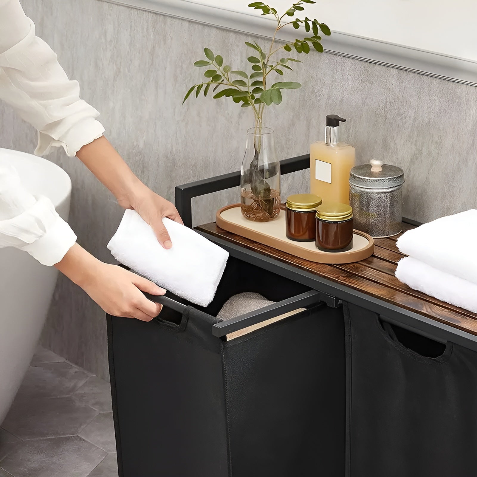 Wäschekorb mit Fächern – Ausziehbarer Wäschesortierer mit Ablage | Schwarzes Metall & Holzoptik in Braun