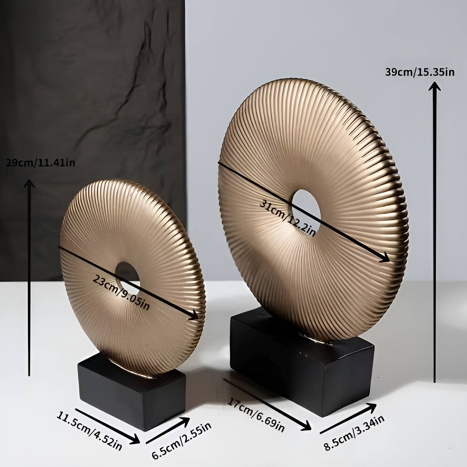 Runde Skulptur im Vintage-Stil – Chinesisch Inspiriert | Stilvolle Wohnraumdekoration aus Resin