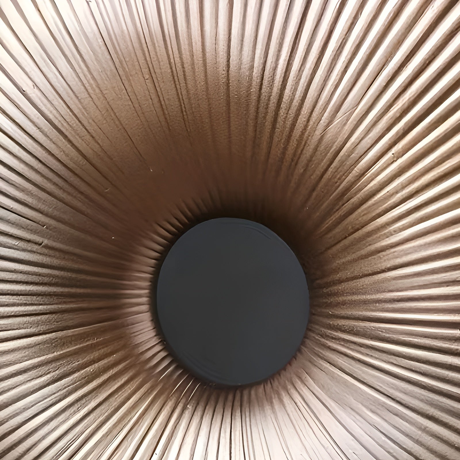 Runde Skulptur im Vintage-Stil – Chinesisch Inspiriert | Stilvolle Wohnraumdekoration aus Resin