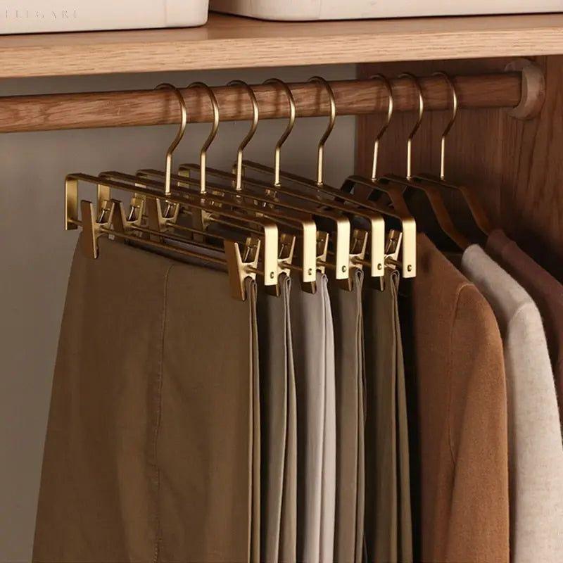 Clip Ease - Elegante Matte Hosenbügel (1 + 4 Stück) - Kleiderbügel