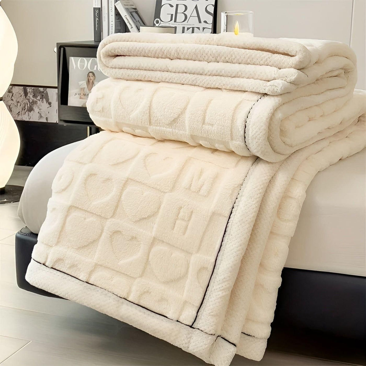 CozyJacquard Blanket - Ultra-Weiche Coral Fleece Decke mit Doppelseitigem Herz- und Buchstaben-Design - Weiß / 100*150