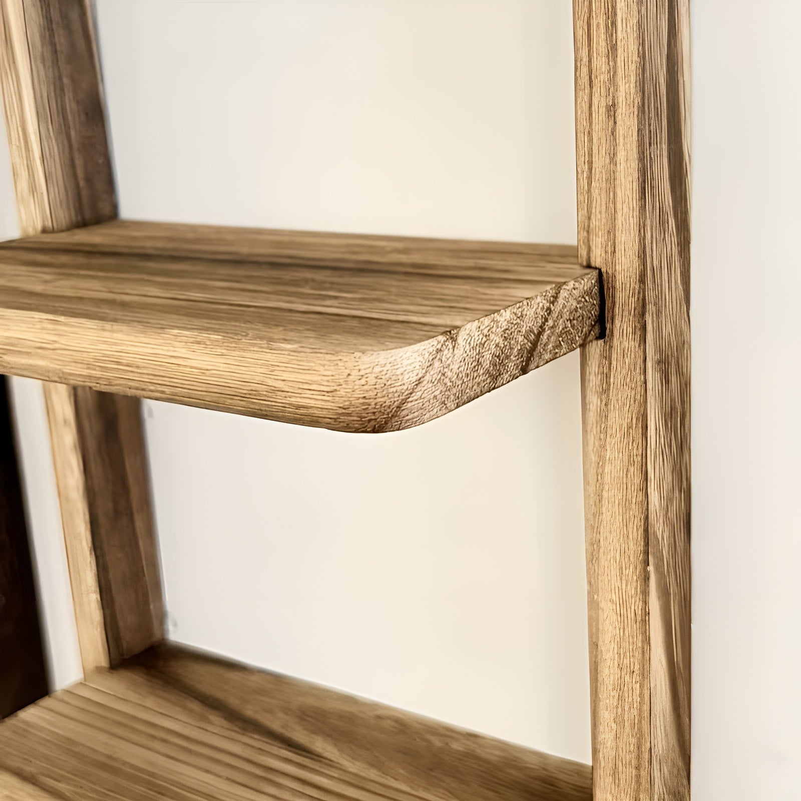 Holz-Wandregal für Blumentöpfe – Rustikales Design mit Doppellagiger Ablage | Dekorativ für Wohnzimmer & Balkon