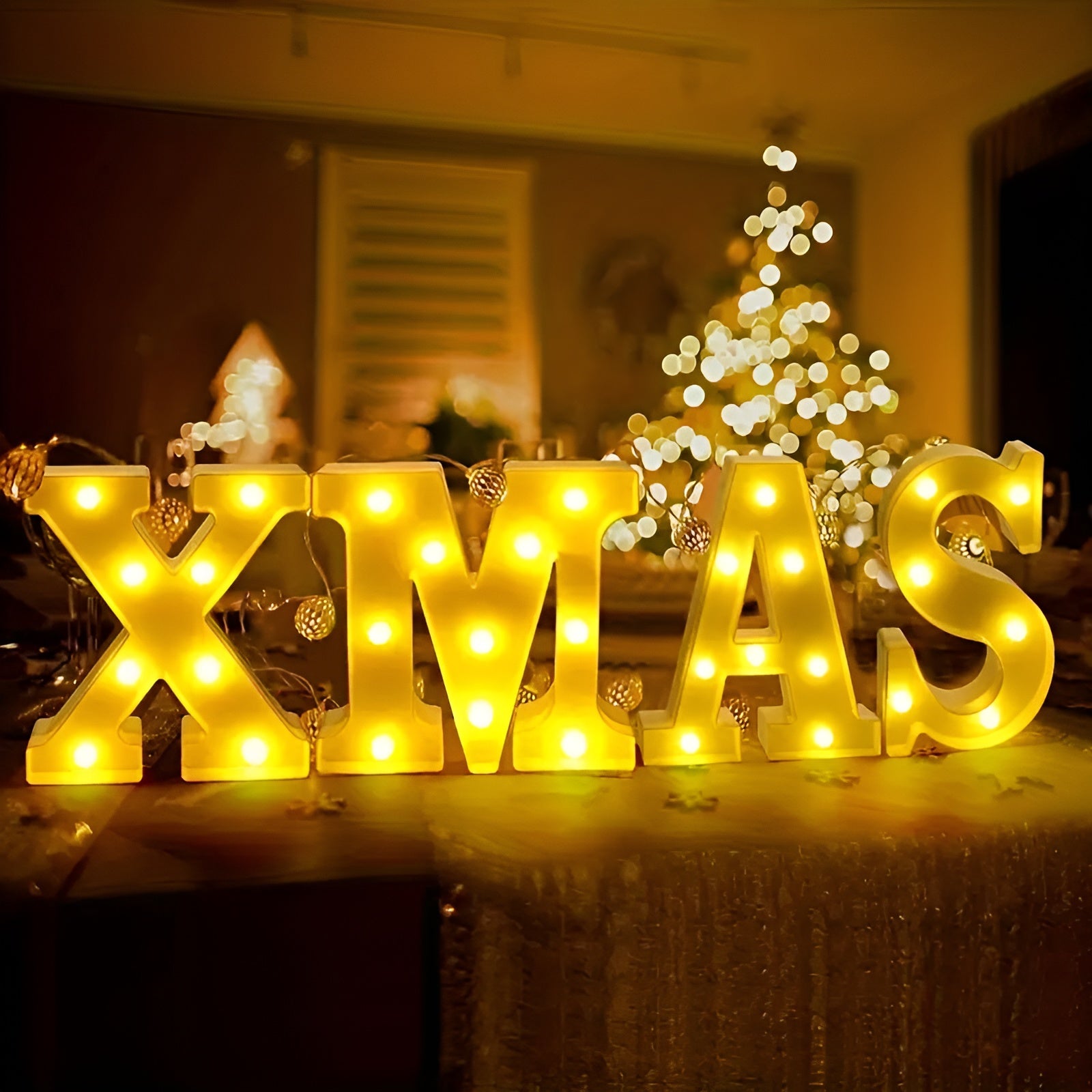 LED Weihnachtsbuchstaben – Festliche Leuchtschrift in Warmem Gelb | Batteriebetrieben für Innen­dekoration & Weihnachtsfeiern