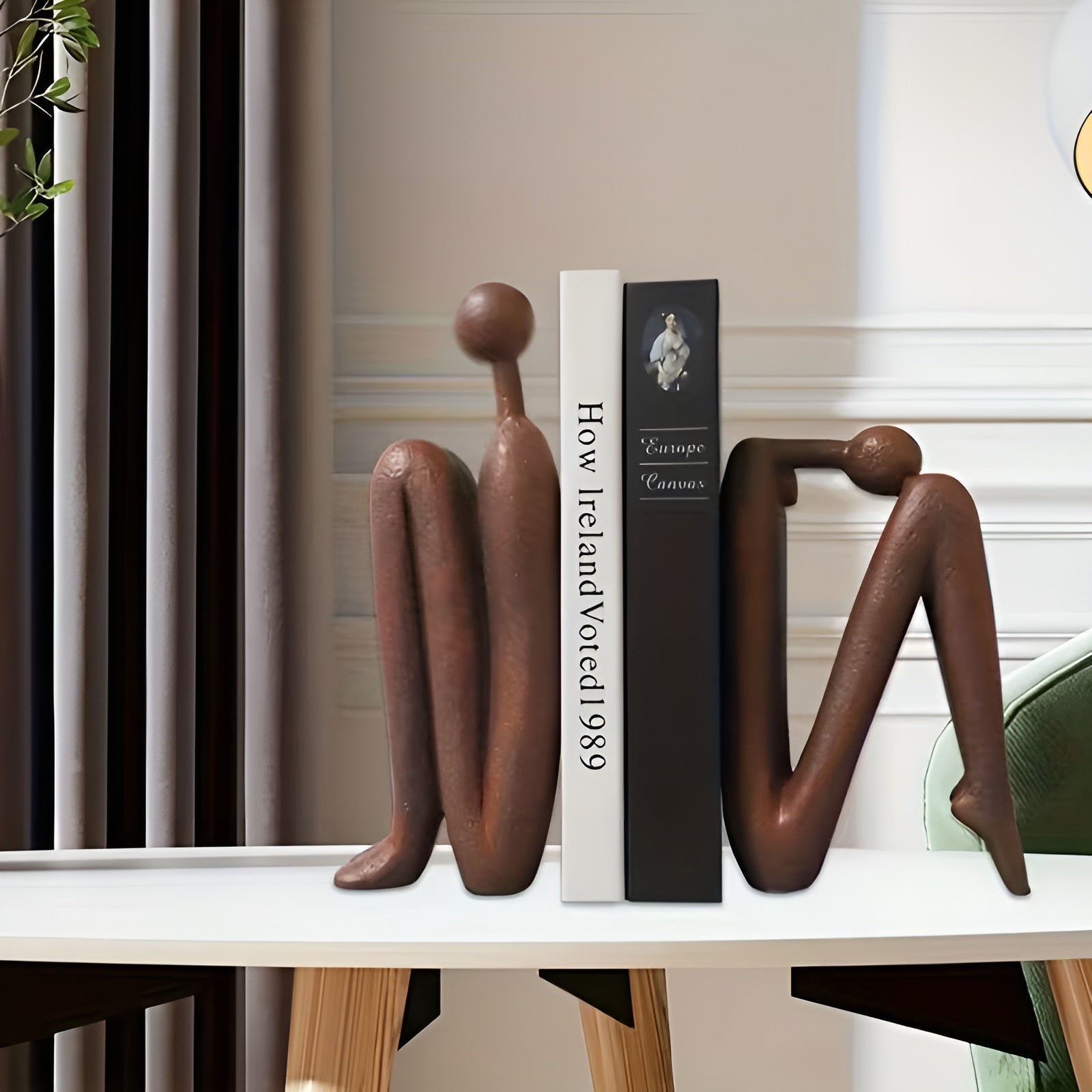 2-teiliges Skulpturen-Set aus Kunstharz – Moderne Menschenfiguren | Dekorativ für Regal & Wohnzimmer - Rot - Skulptur