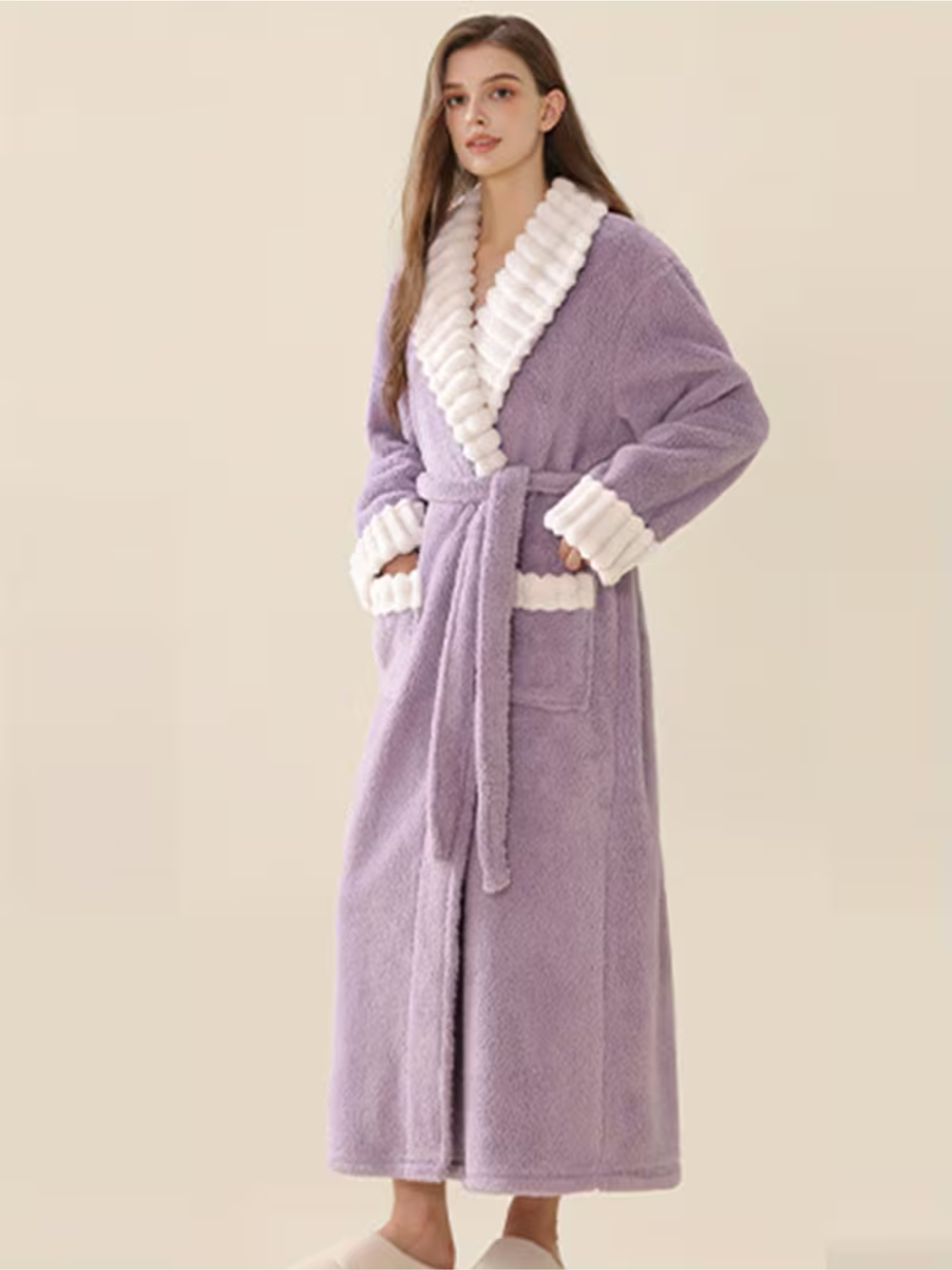 Flauschiger Damen-Winterbademantel – Extra Lang & Wärmend | Weiches Flanell mit Taschen - Lila / M - Bademantel