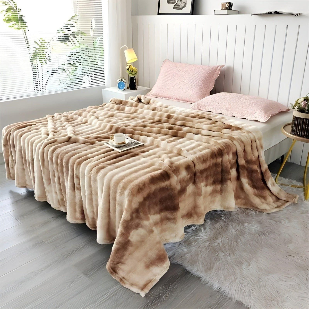 FleeceDream Decke - Ultra-weiche gemütliche wendbare maschinenwaschbare Fleecedecke - Druck - Helles Kaffee / 150x200cm