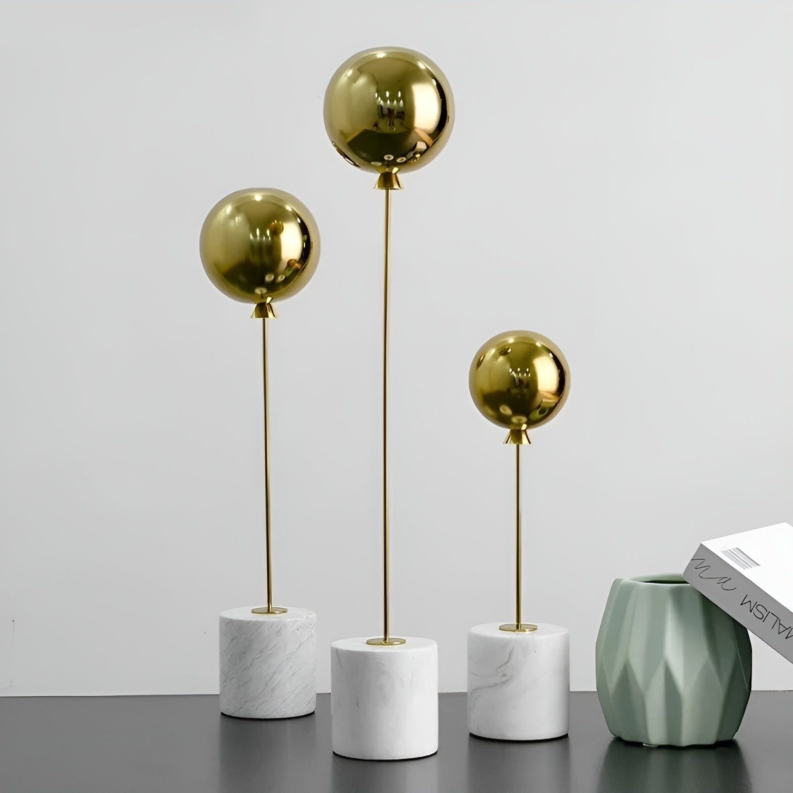 GlamOrb Ornament - Marmor-Basis Metall Wohnkultur Ornamente - Gold / 33x10x10cm - Wohnzubehör
