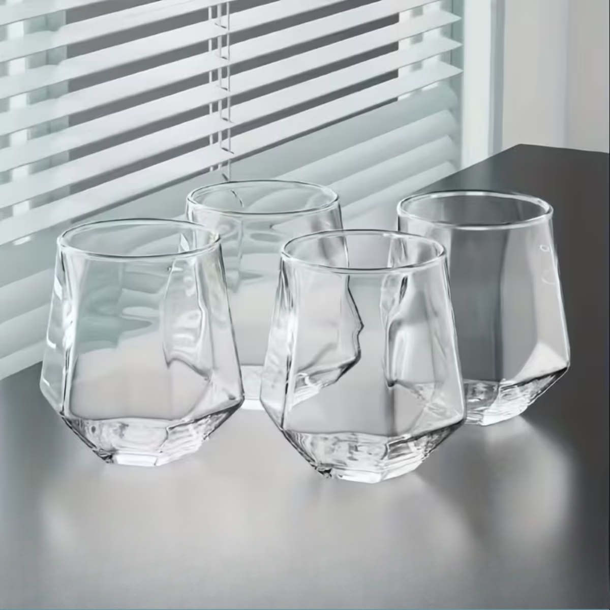 Glasbecher Im Transparenten Design 4er-set – Stilvolles Und Dekoratives Design | 300 Ml Glasbecher Für Wasser Saft