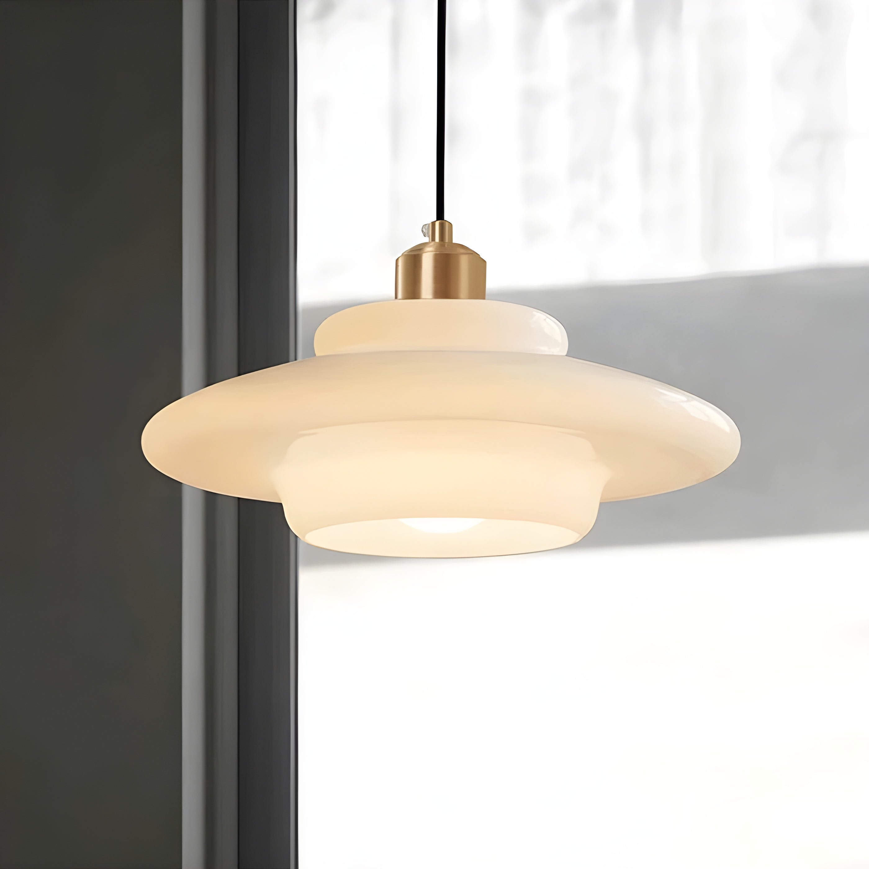 AuraBeam Light – Minimalistische Elfenbeinfarbene LED-Hängelampe aus Glas