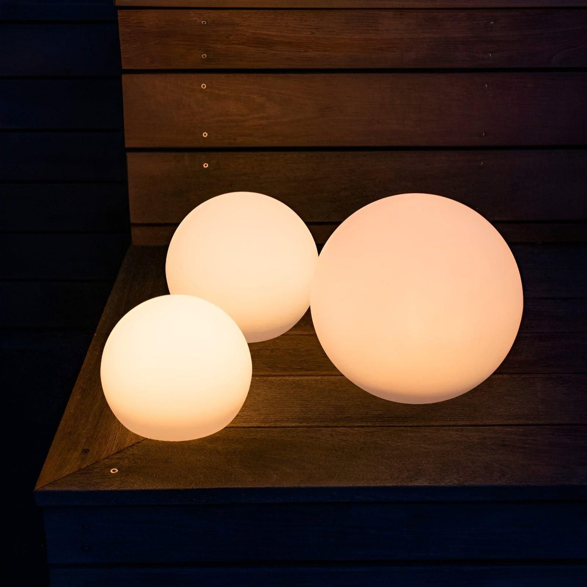 GlowBall Light - Wasserdichte Farbwechselnde LED Gartenball-Lampe hi - 15cm - Lampe