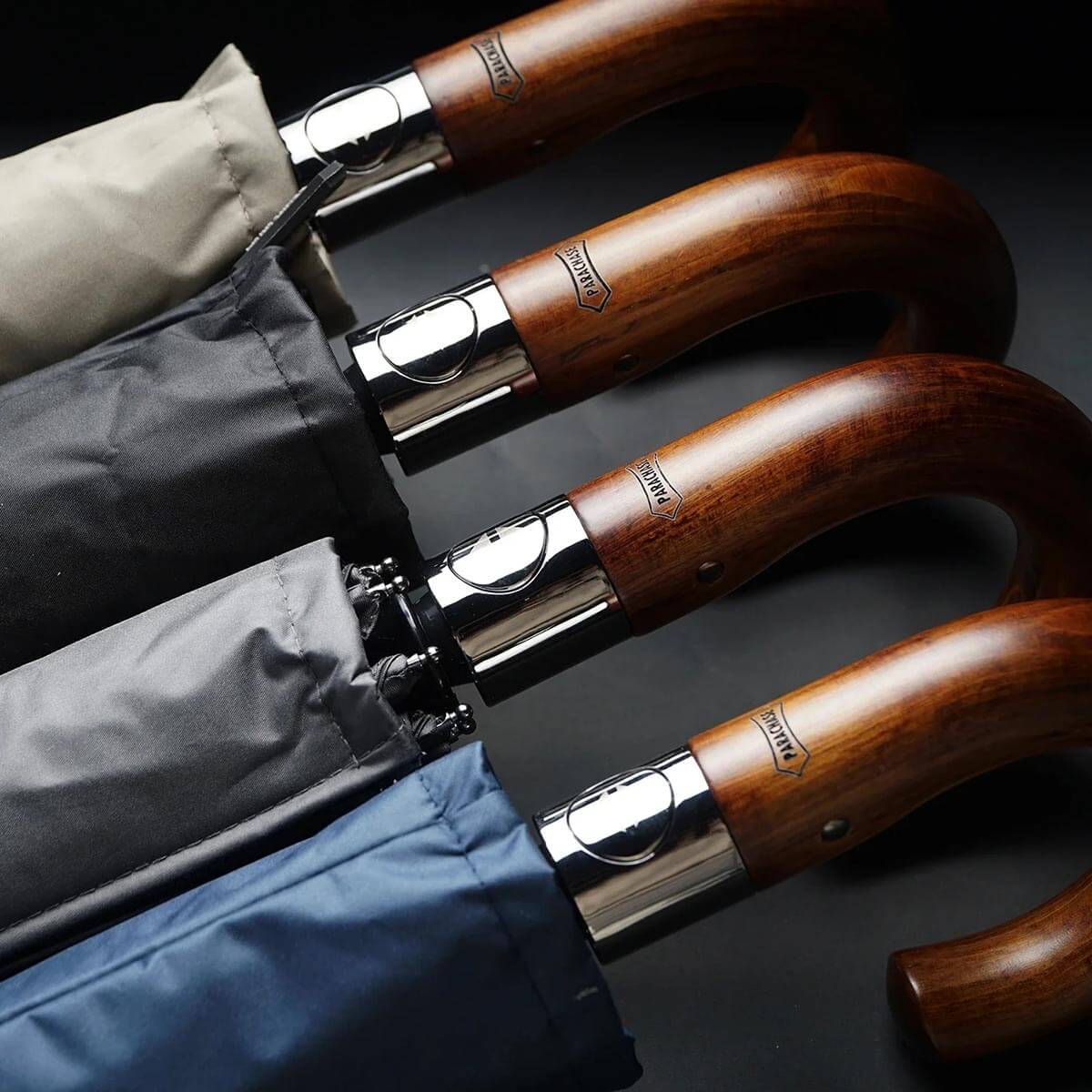 Großer Automatik-Taschenschirm mit Holzgriff – 122 cm - Regenschirme