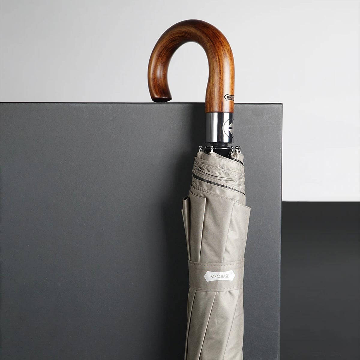 Großer Automatik-Taschenschirm mit Holzgriff – 122 cm - Regenschirme