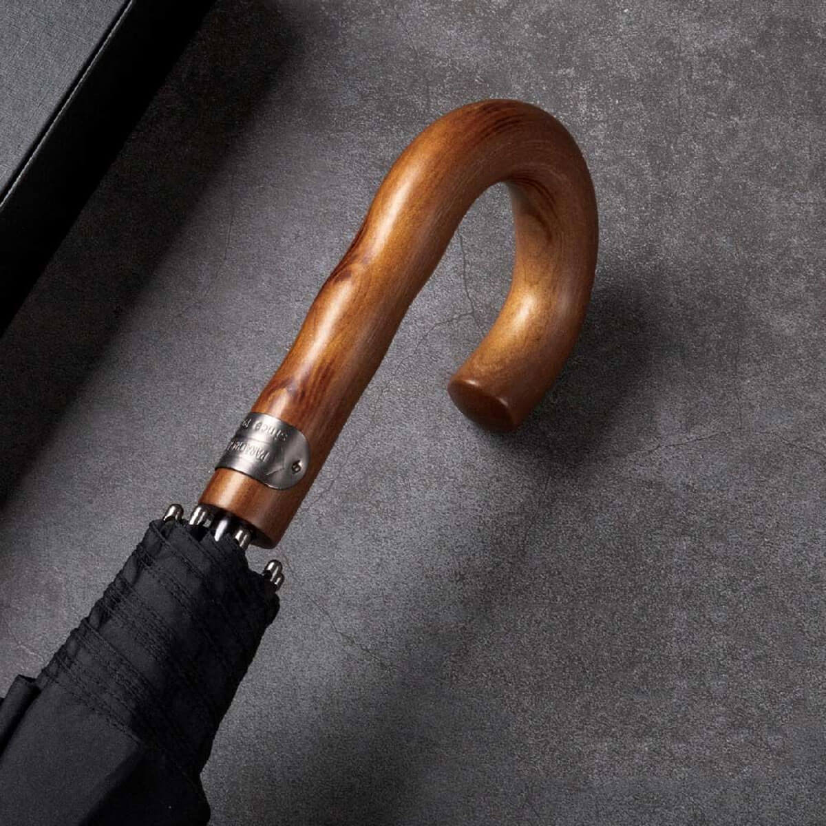 Großer Golfschirm mit Holzgriff – 135 cm Durchmesser - Schirme