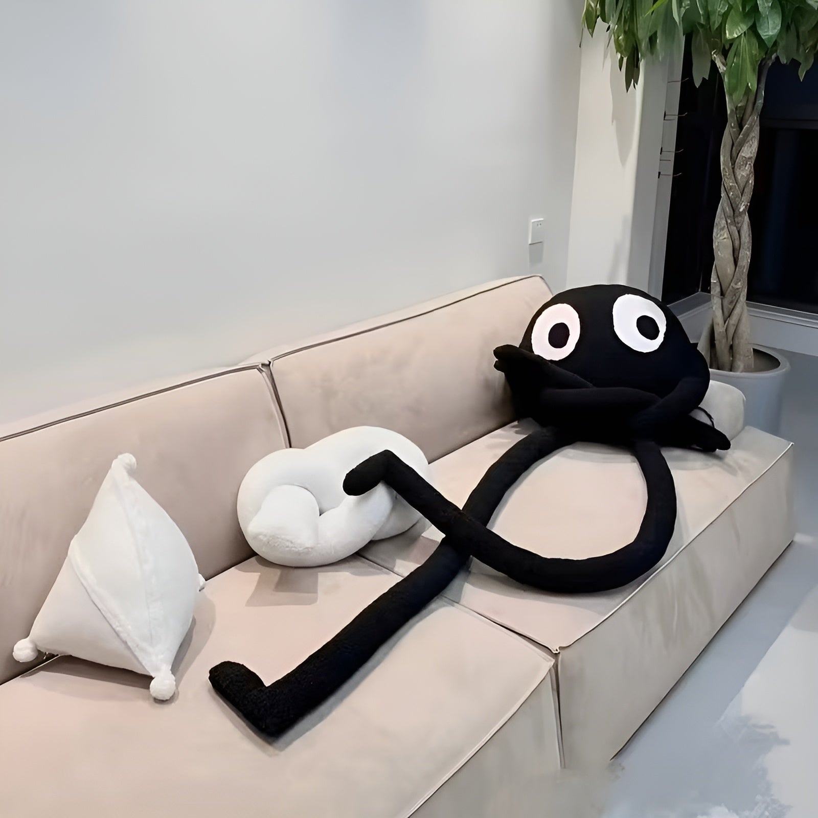 Großes Schwarzes Plüschkissen – Lustiges Kuscheltier mit Langen Armen & Beinen - Kissen