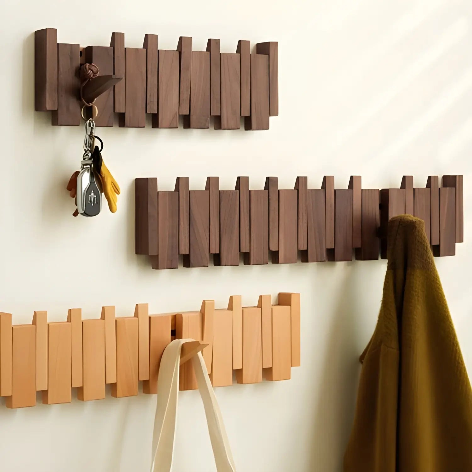 Luxuriöse Garderobe aus Holz im Klavierdesign – Handgefertigte Garderobe zur Wandmontage