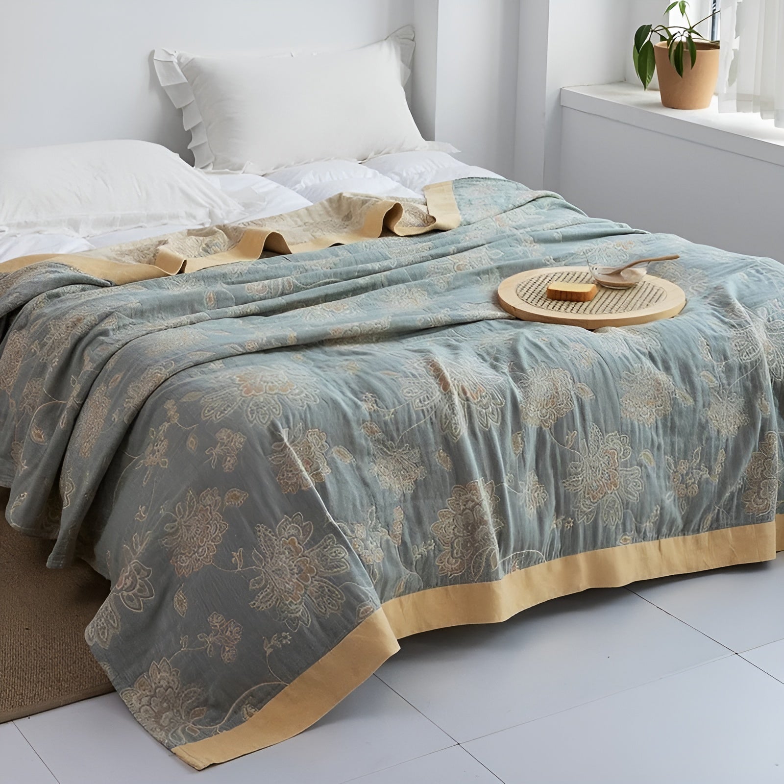 Japanische Kuscheldecke – Weiche Sofadecke für Gemütliche Wohnmomente - Floral Blau + Gold / 150x200cm - Decke