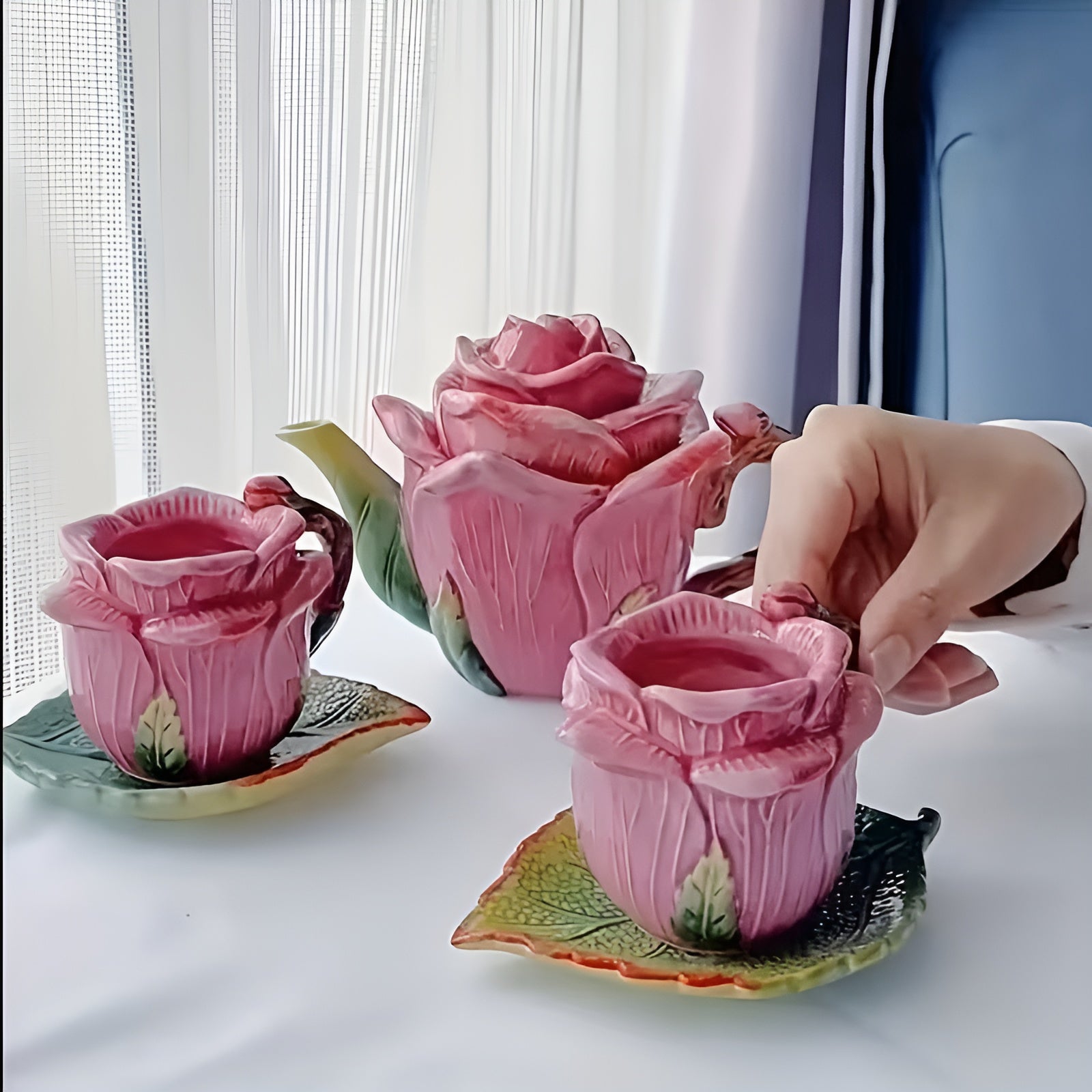 Keramik Teeservice mit Rosenmotiv – Handbemalt und Elegant | Tasse mit Untertasse im floralen Design